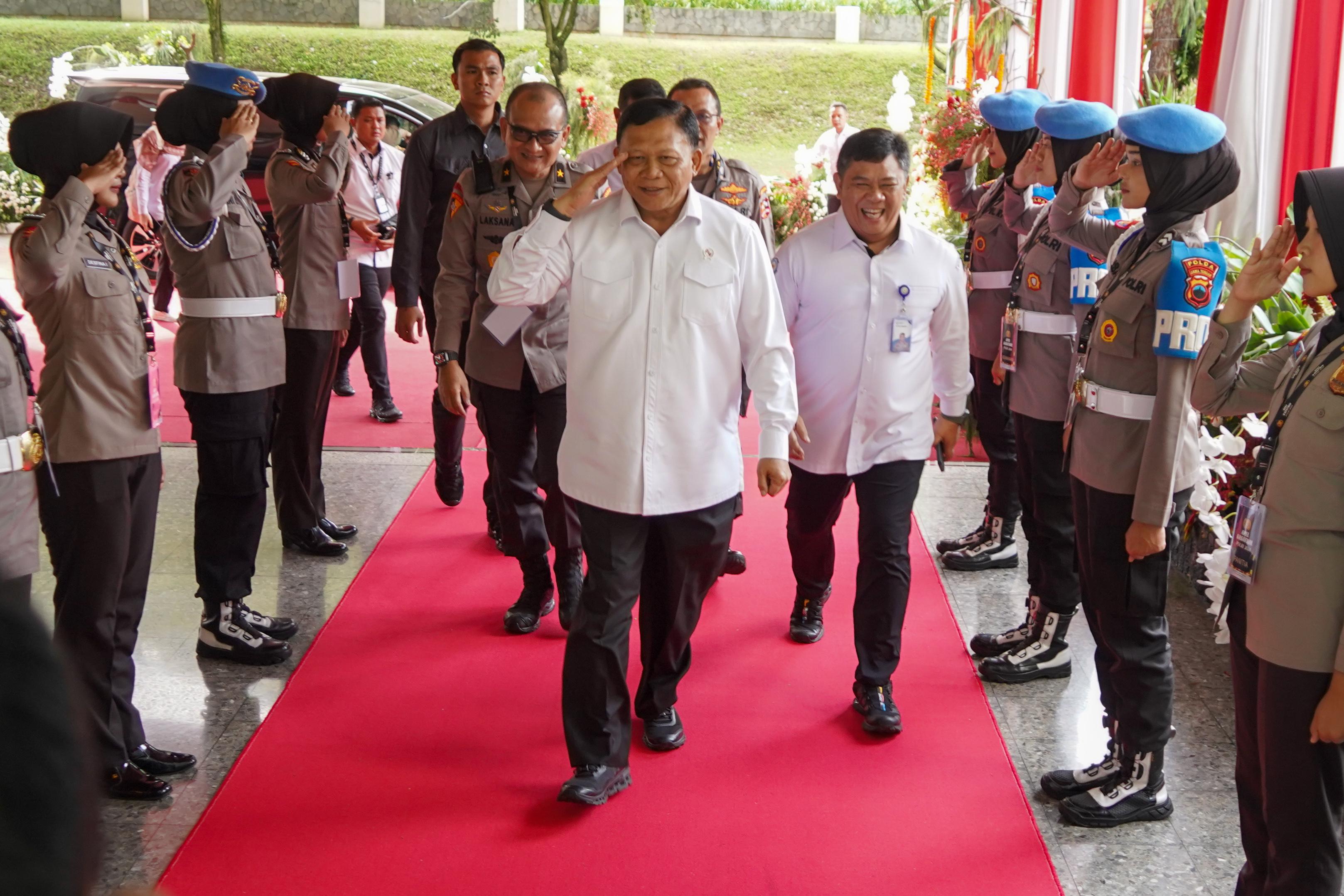 “Kebijakan Kementerian Kelautan dan Perikanan RI dalam Mengoptimalkan Potensi Laut di Wilayah Indonesia”