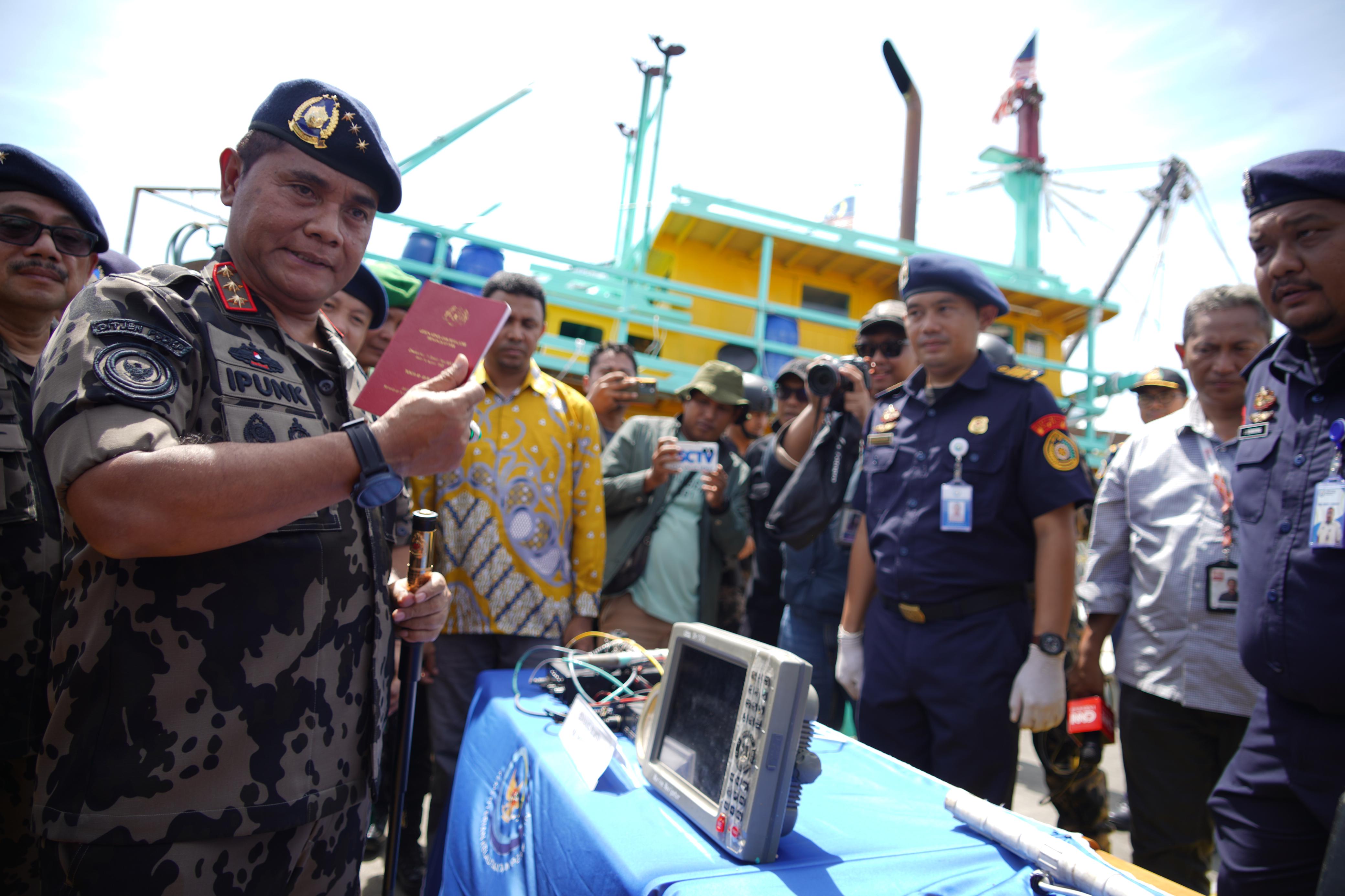 KKP Amankan 3 KIA Pencuri Ikan Berbendera Malaysia di Selat Malaka