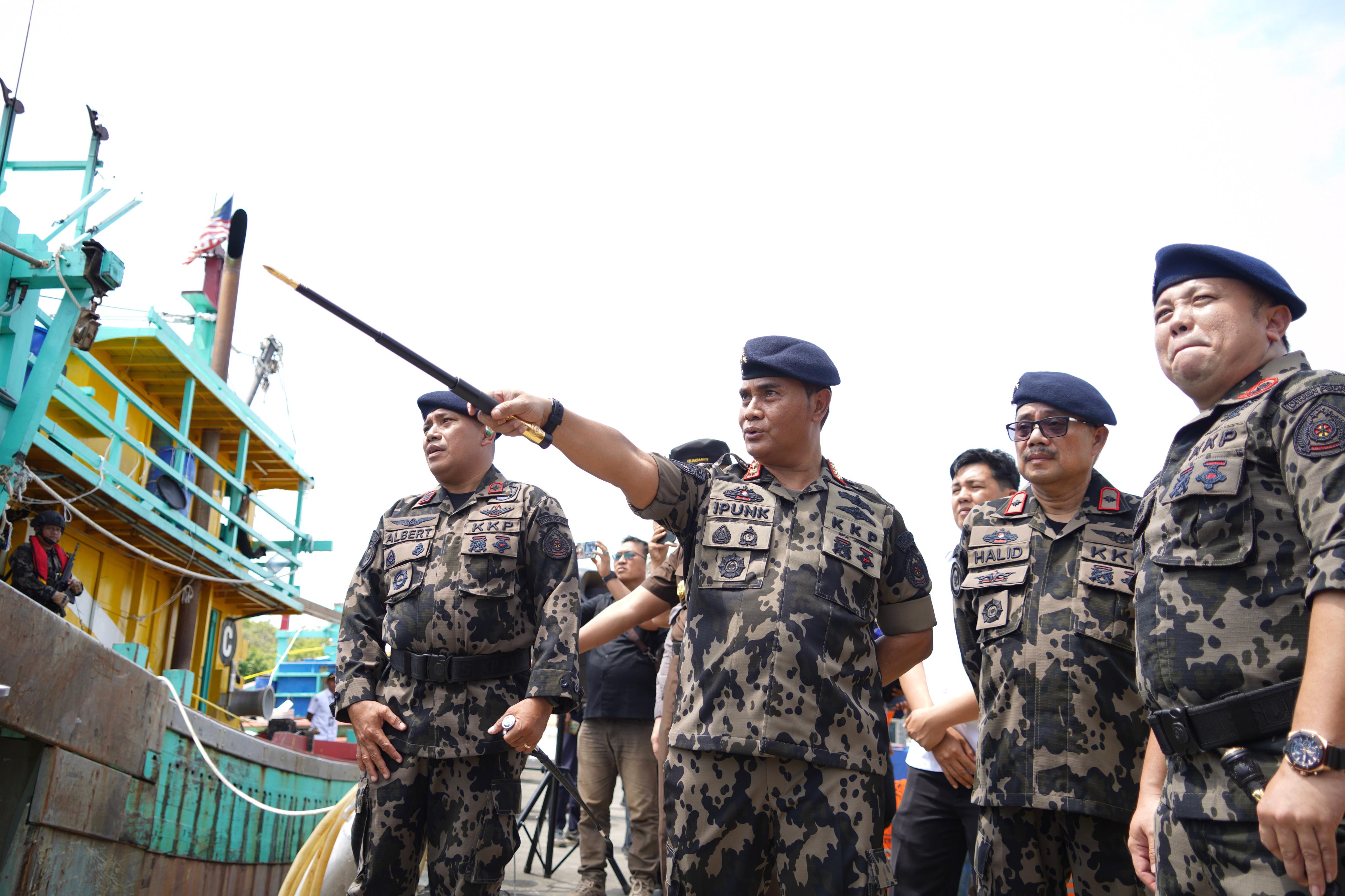 KKP Amankan 3 KIA Pencuri Ikan Berbendera Malaysia di Selat Malaka