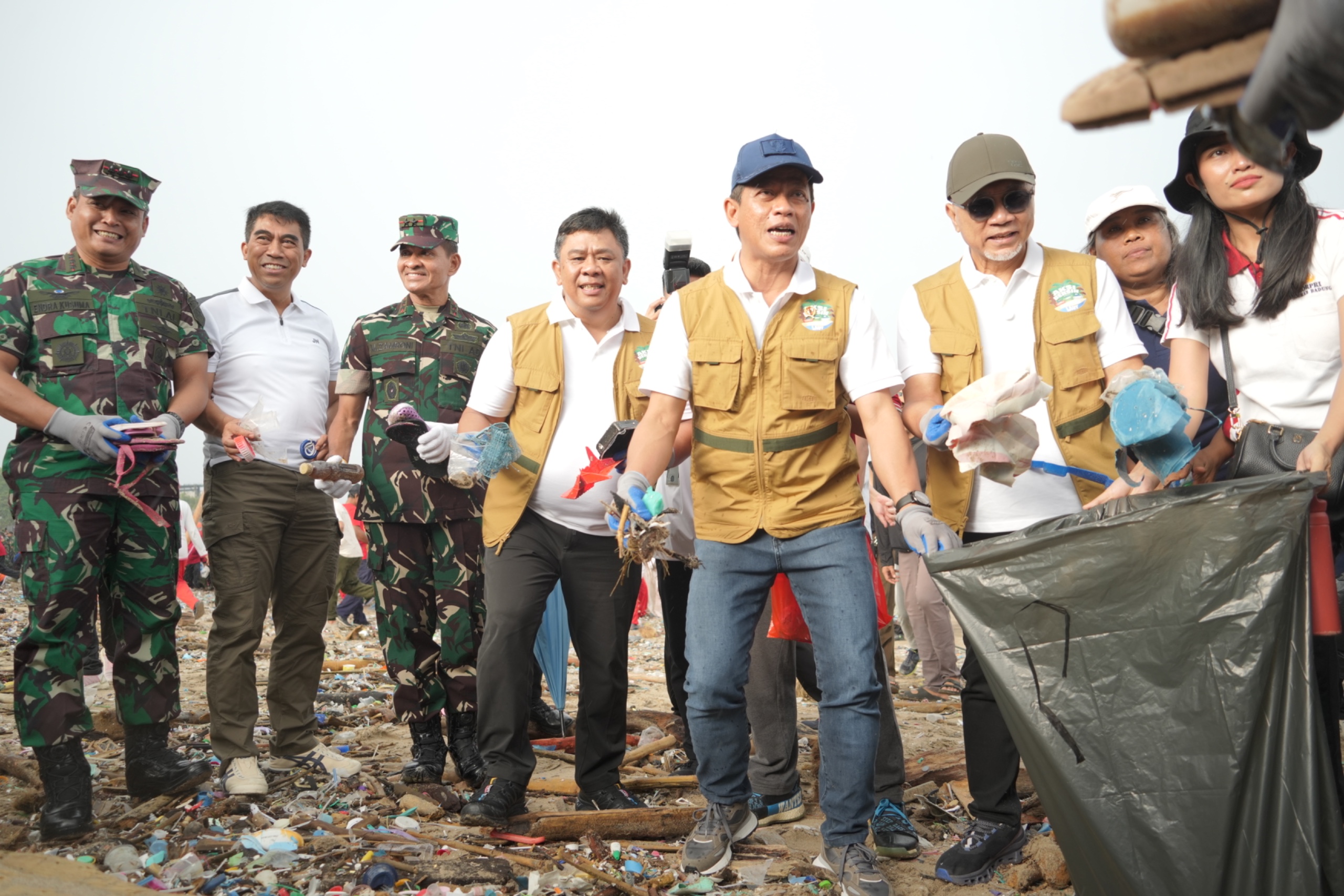 Dirjen Pengelolaan Kelautan dan Ruang Laut hadir dalam aksi bersih pantai dan laut, Denpasar (04/01).