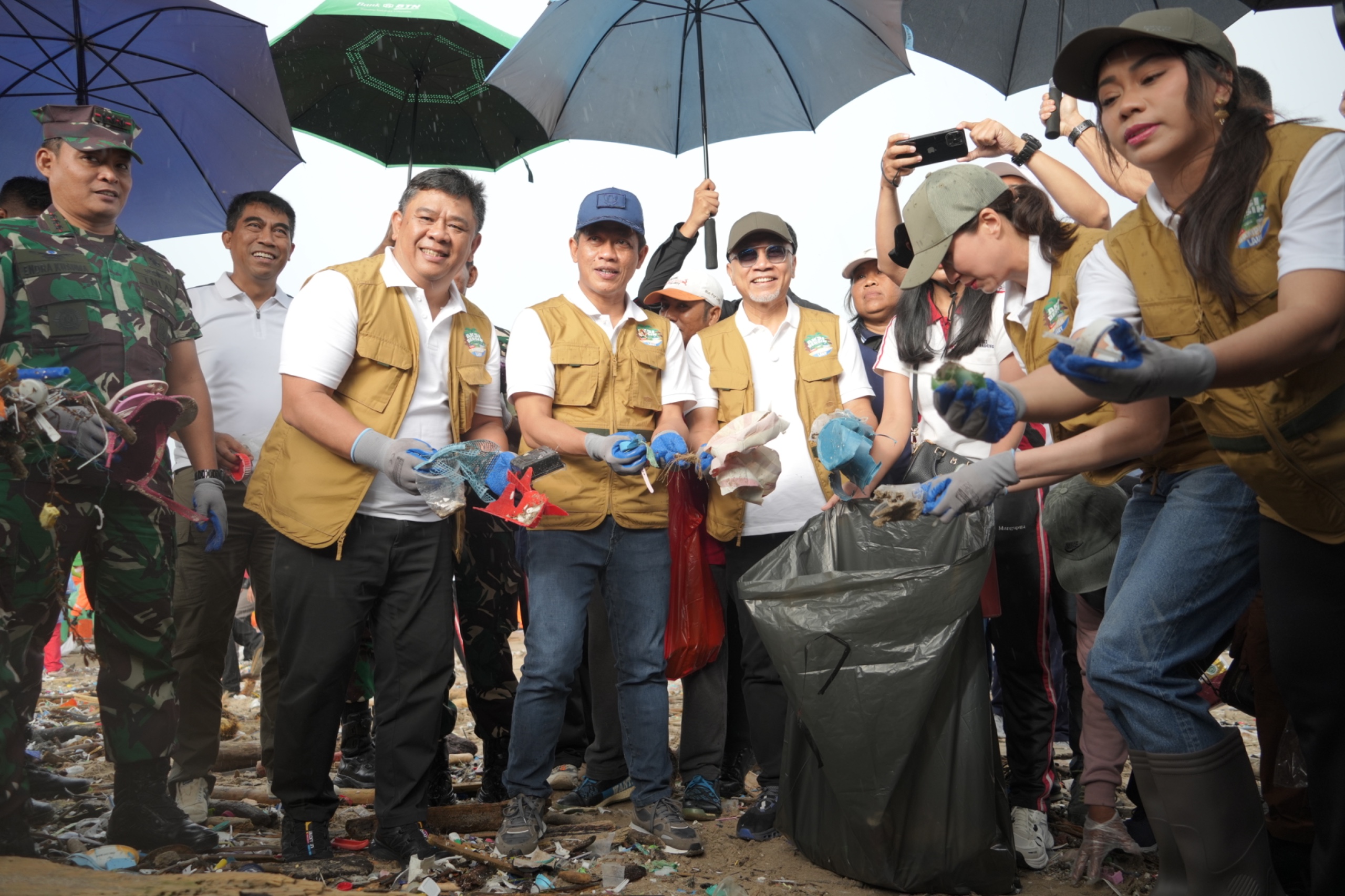 Dirjen Pengelolaan Kelautan dan Ruang Laut hadir dalam aksi bersih pantai dan laut, Denpasar (04/01).