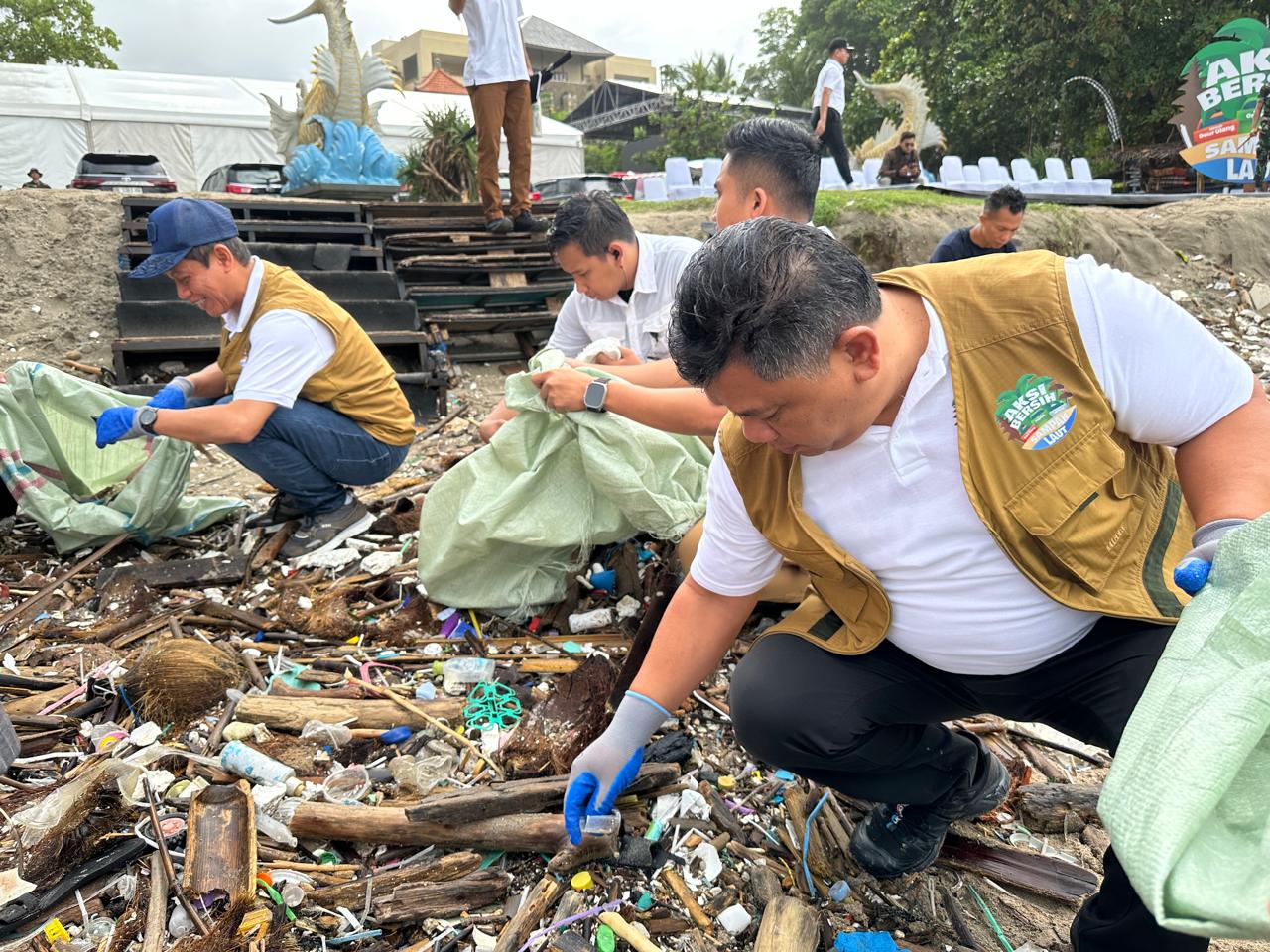 Dirjen Pengelolaan Kelautan dan Ruang Laut hadir dalam aksi bersih pantai dan laut, Denpasar (04/01).