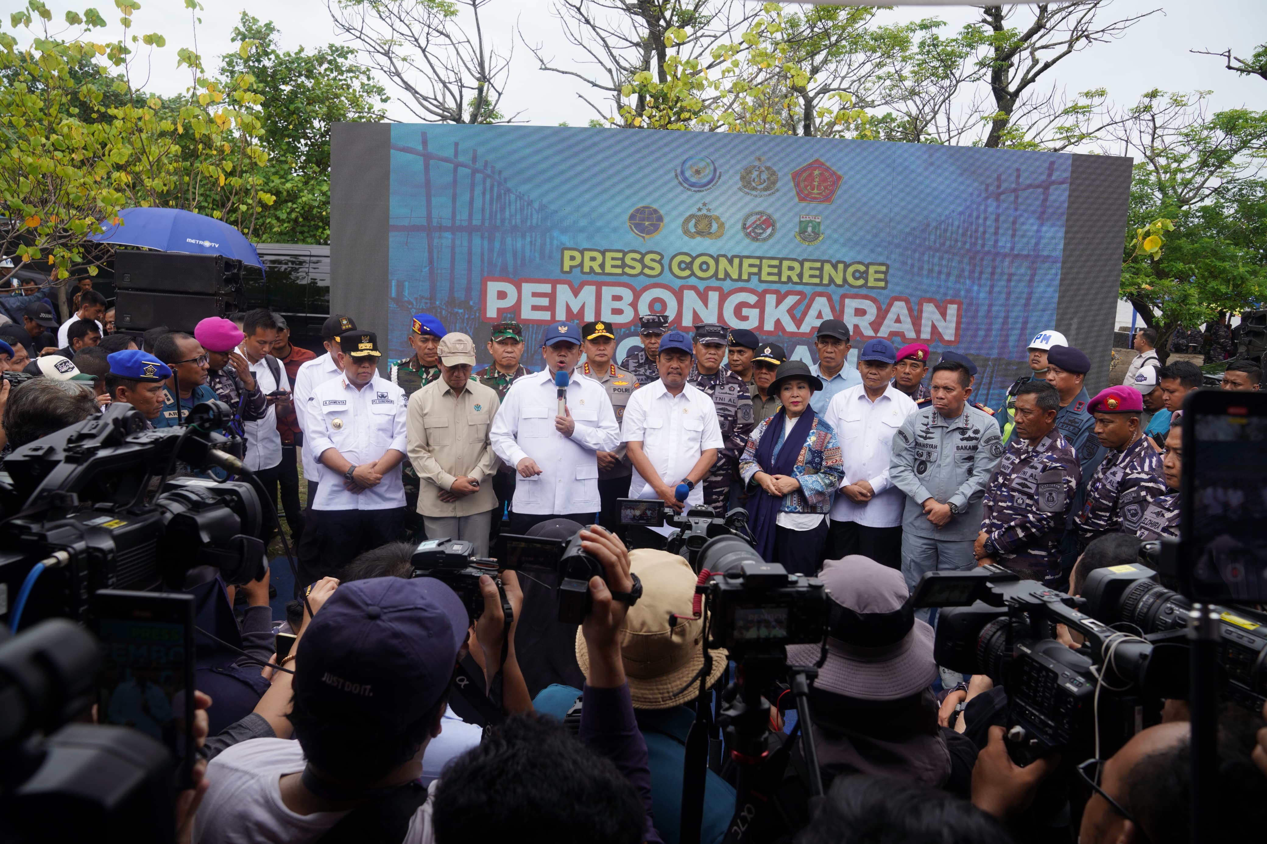 Konferensi Pers Pembongkaran Pagar Laut di Tanggerang 22 Januari 2025