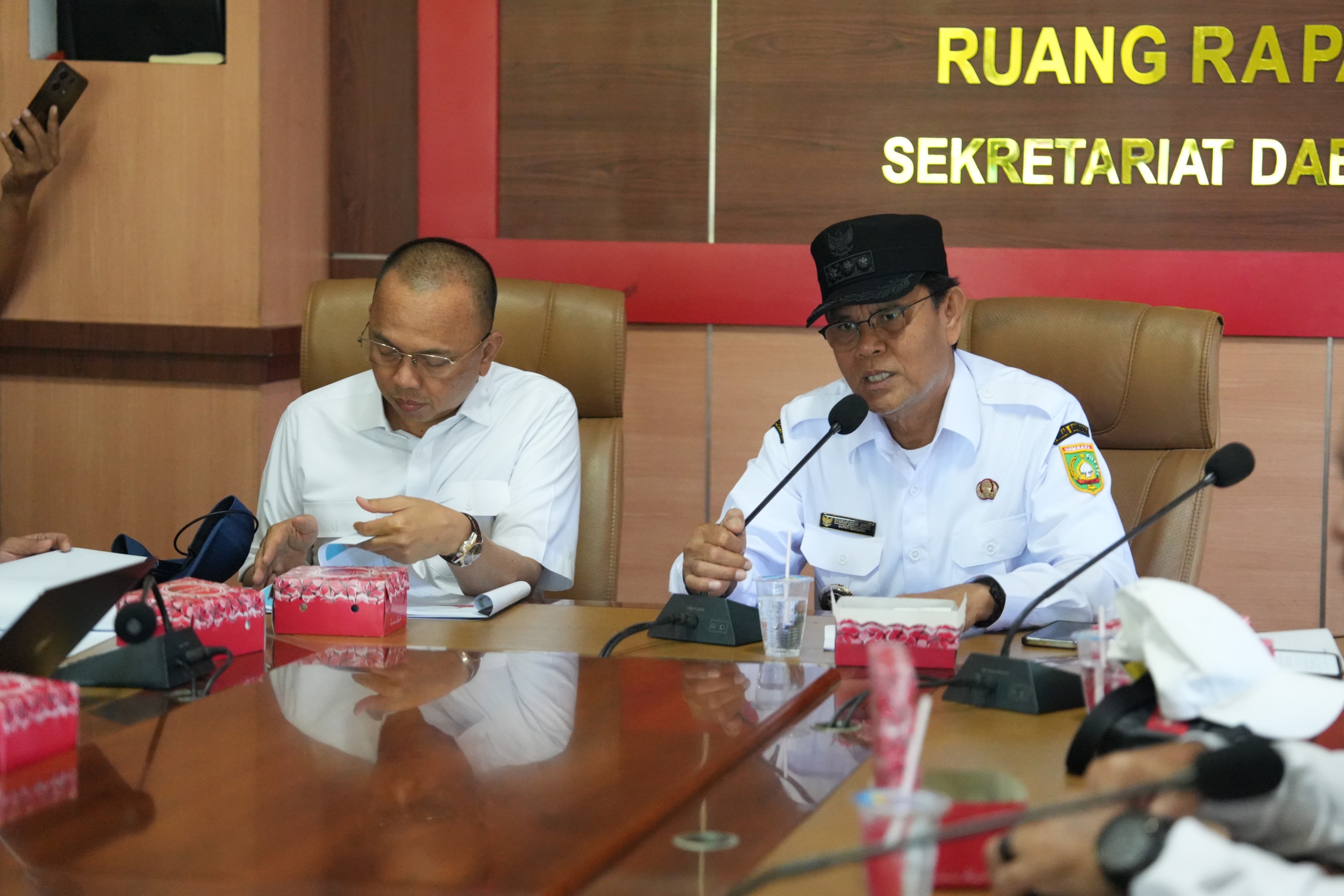 Direktur Jenderal Pengelolaan Kelautan, Koswara meninjau lokasi-lokasi potensial calon lokasi sentra garam nasional di NTB (30/4).