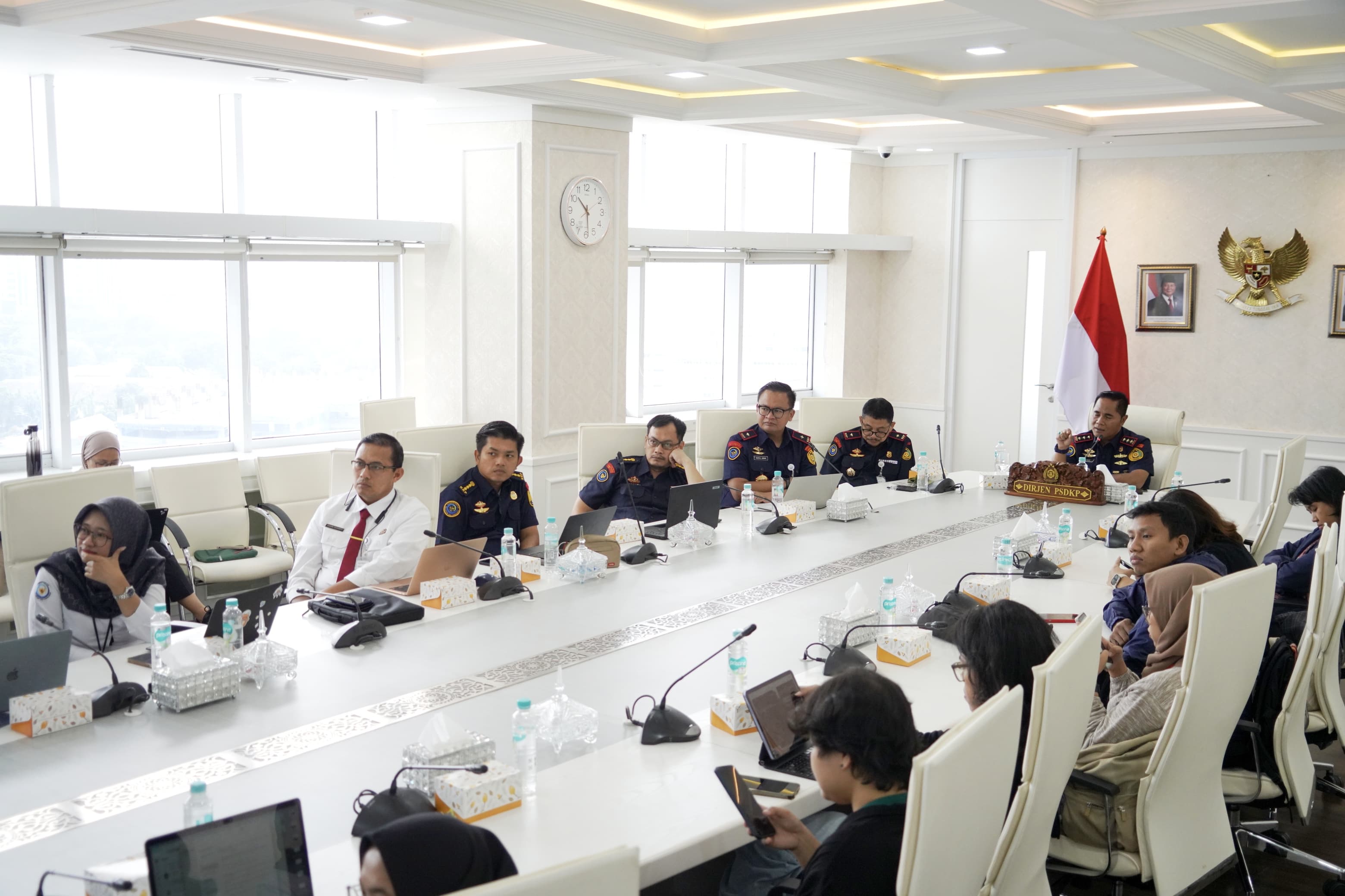 Menerima Audiensi Dengan Wartawan Terkait Pemasangan VMS bagi Kapal Perikanan yang beroperasi di WPPNRI