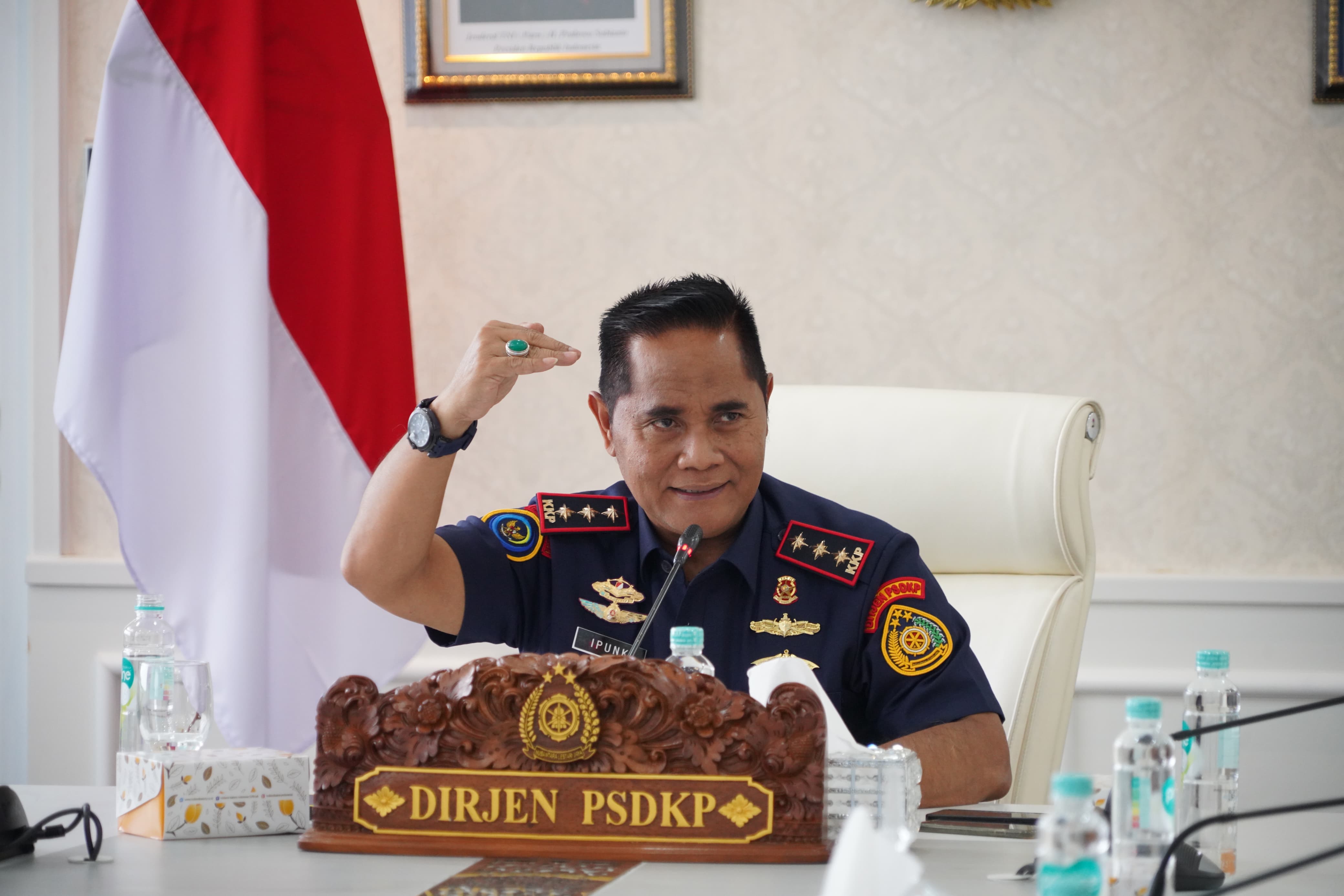 Menerima Audiensi Dengan Wartawan Terkait Pemasangan VMS bagi Kapal Perikanan yang beroperasi di WPPNRI