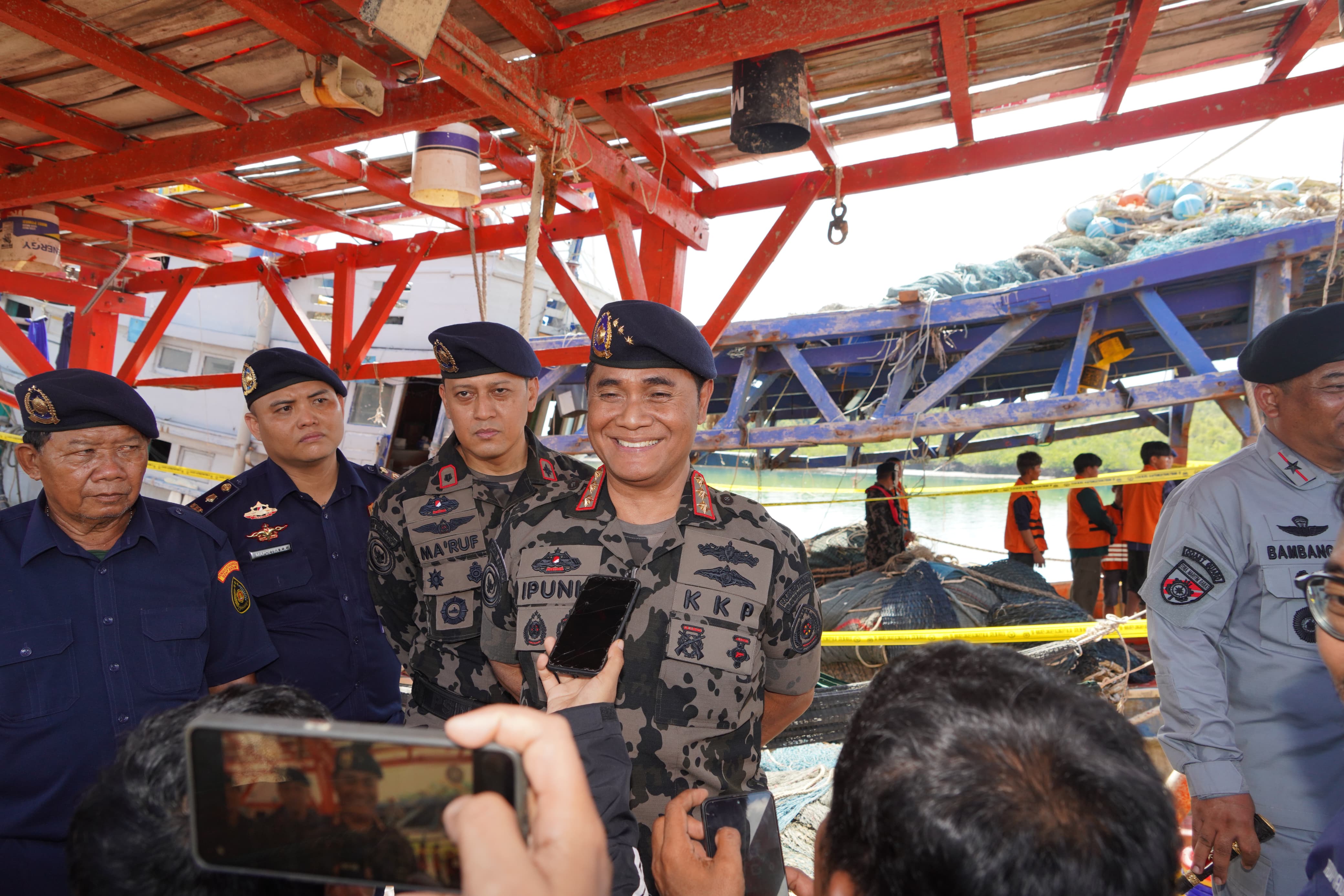 Konferensi Pers Penangkapan 2 Kapal Vietnam di Laut Natuna