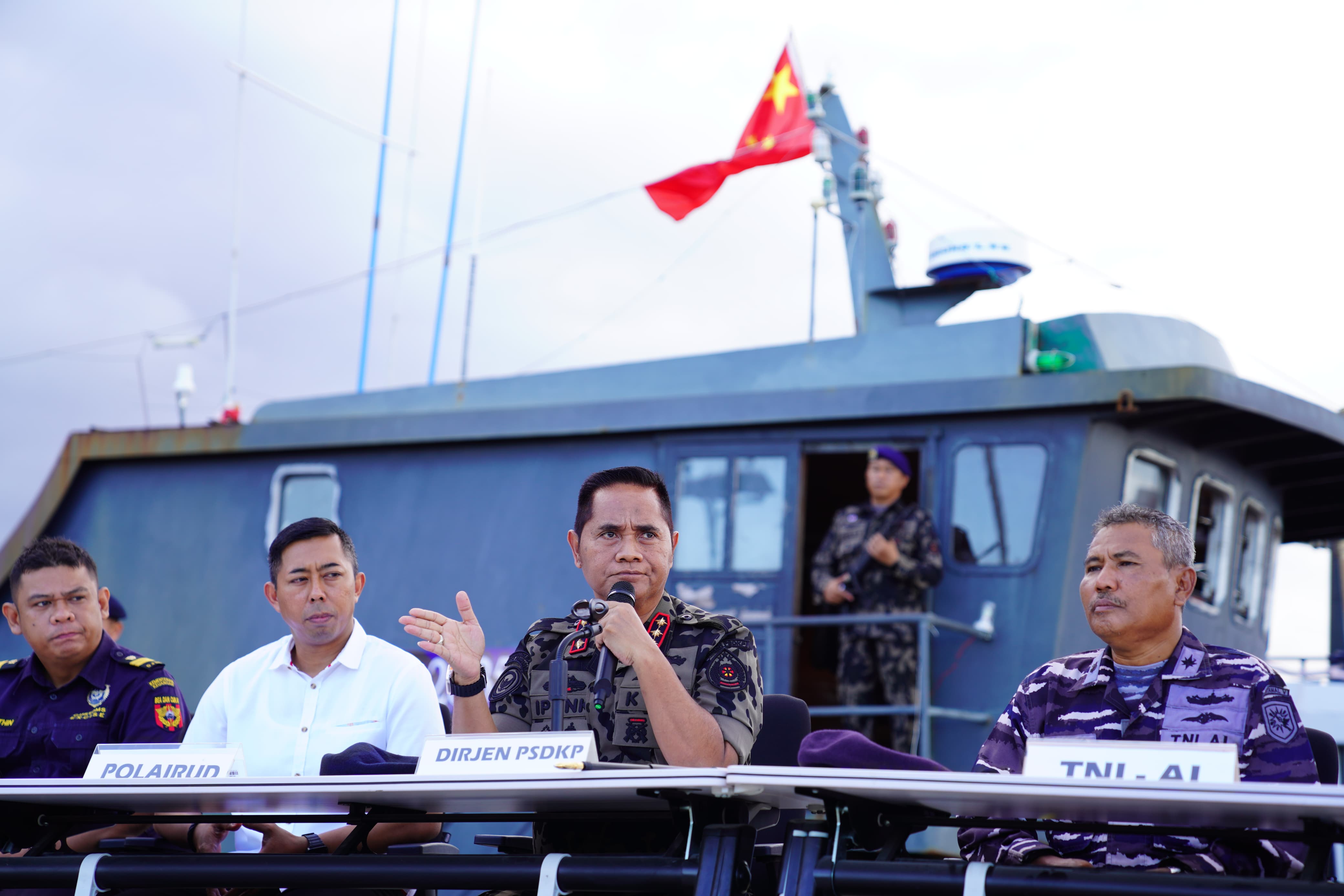 Penangkapan Kapal Ikan Ilegal Berbendera China di Perairan Jawa Timur