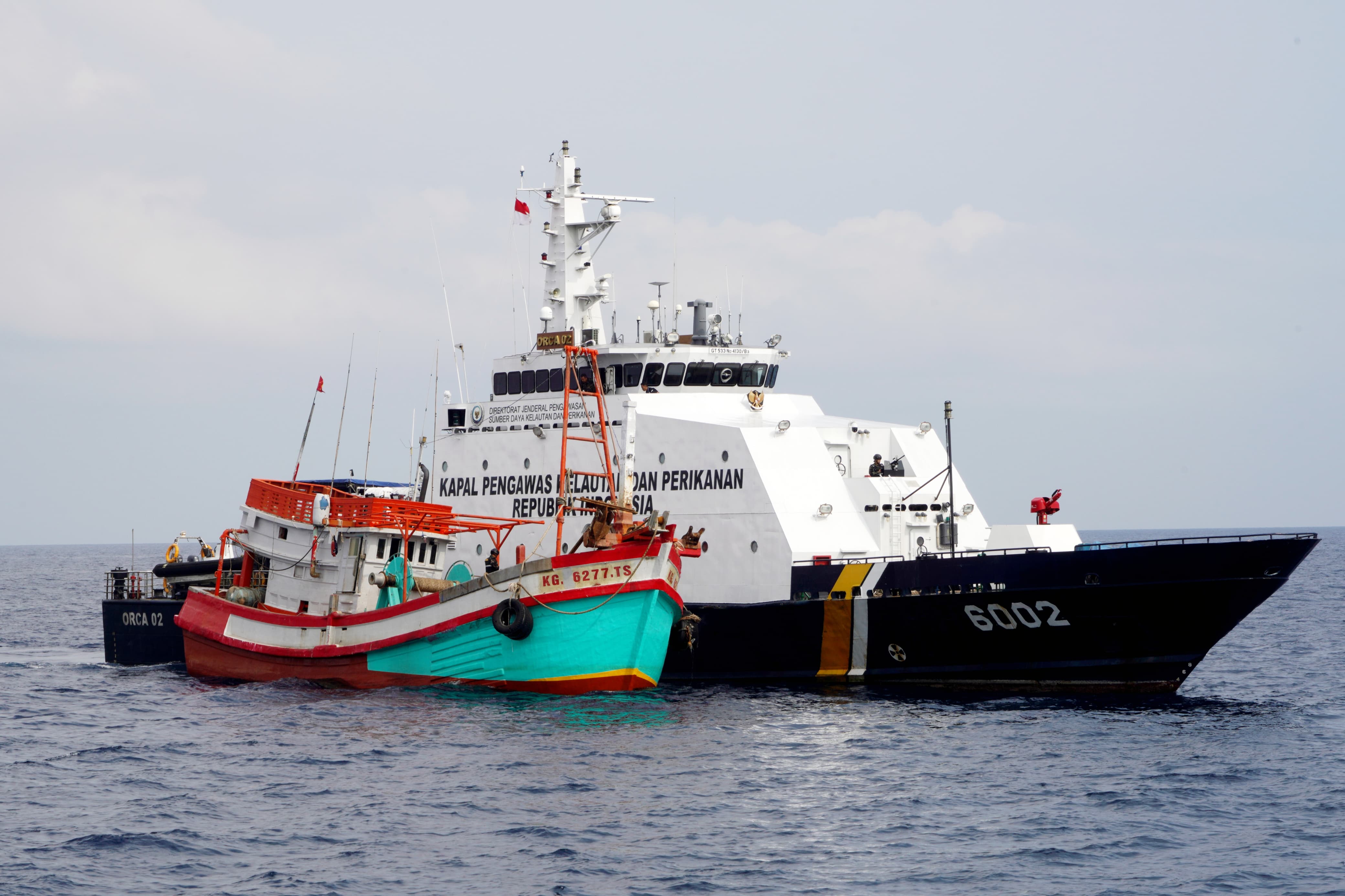 KKP Amankan 2 Kapal Vietnam Menangkap ikan dengan Trawl di Perairan Laut Natuna Utara