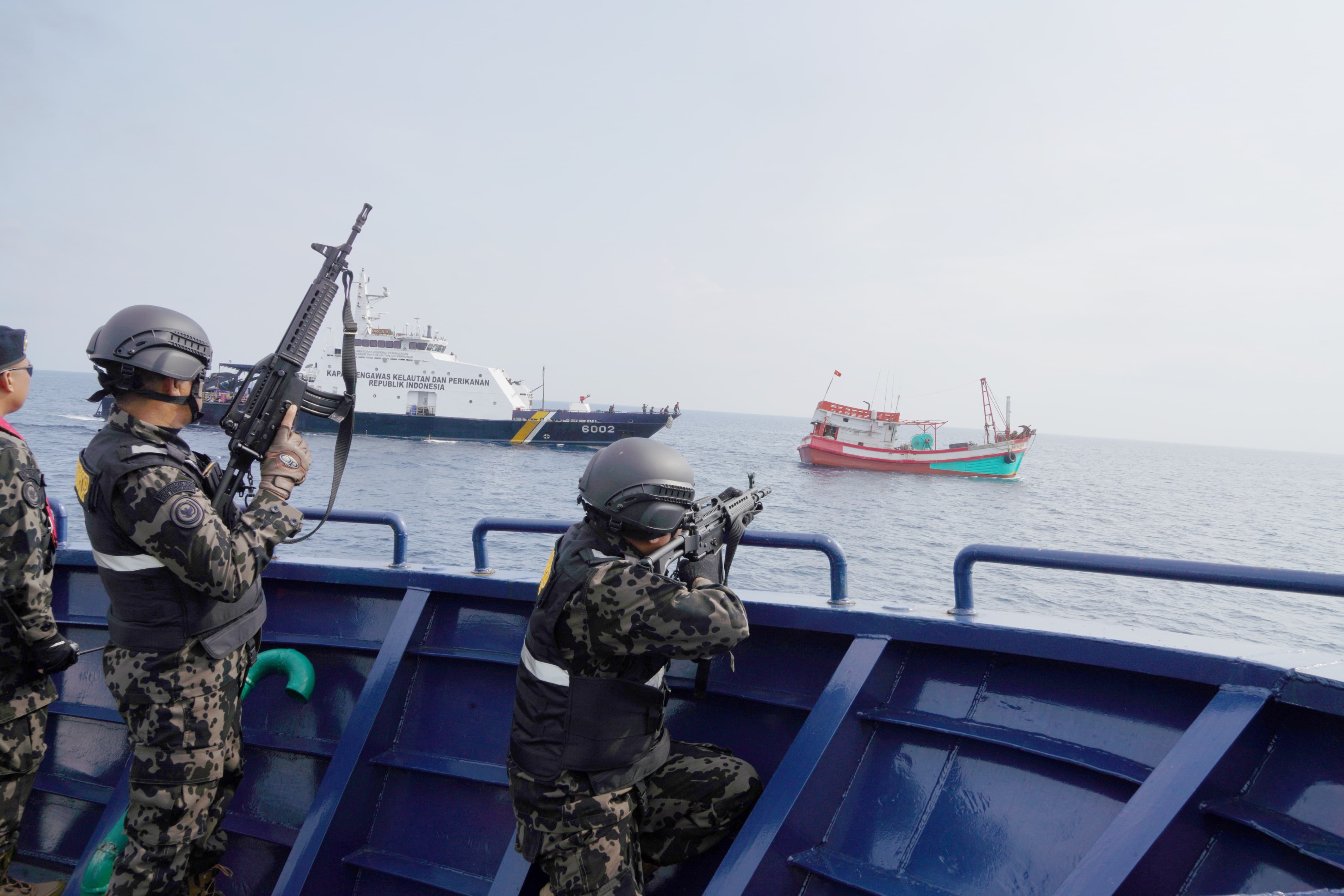 KKP Amankan 2 Kapal Vietnam Menangkap ikan dengan Trawl di Perairan Laut Natuna Utara