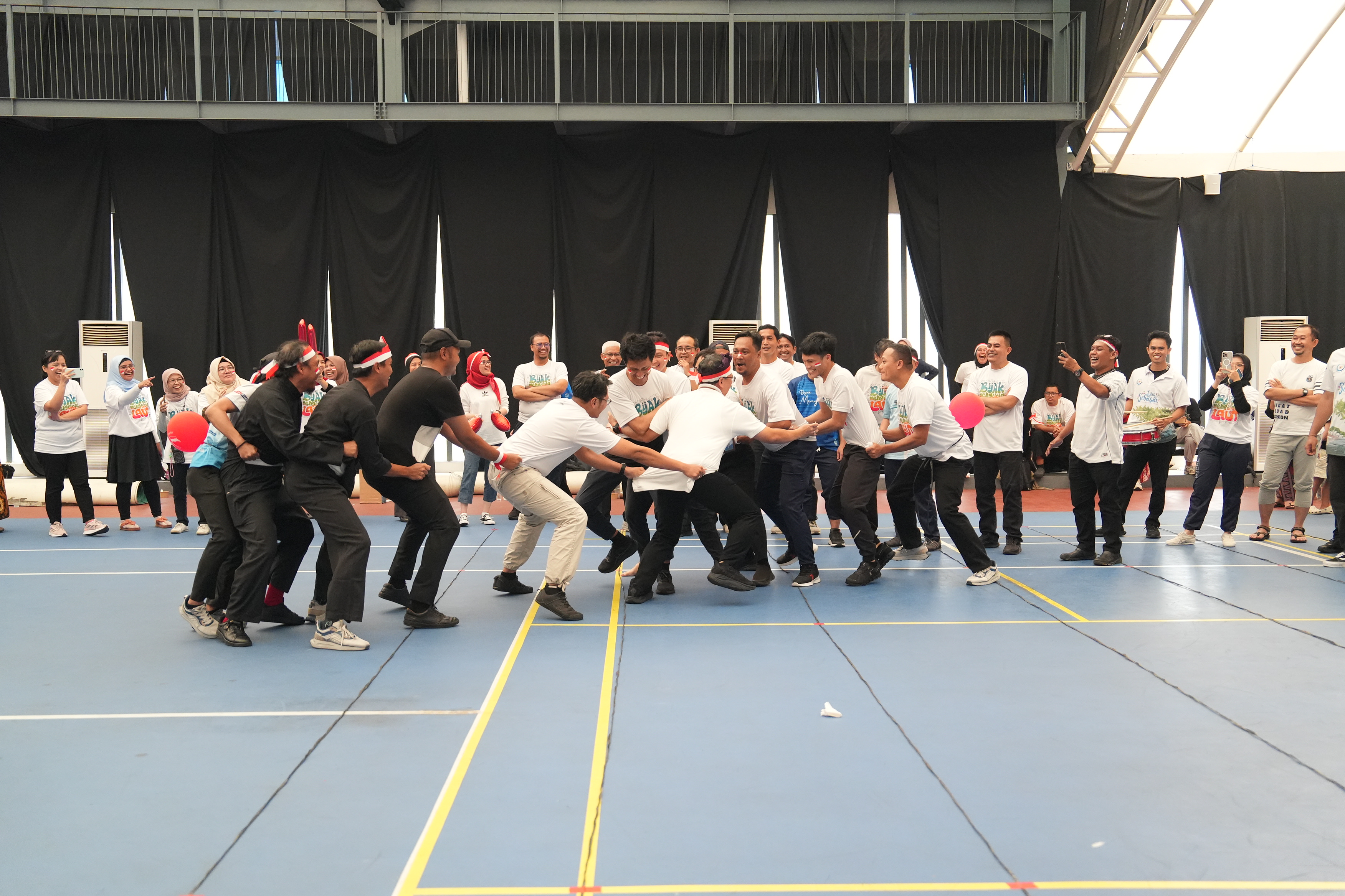 Keseruan lomba memperingati Dirgahayu ke-80 Republik Indonesia, Jakarta (17/8).