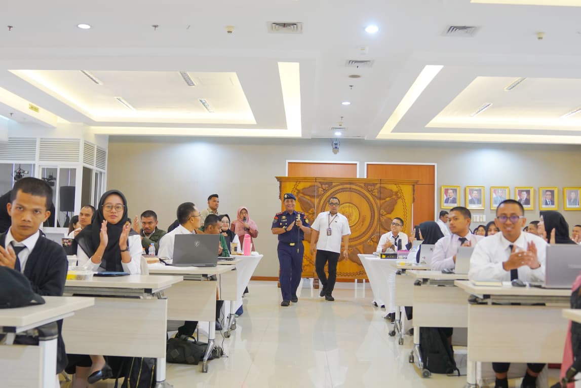 Dirjen PSDKP Memberikan Materi Pada Saat Management Trainee CPNS KKP Formasi Tahun 2024