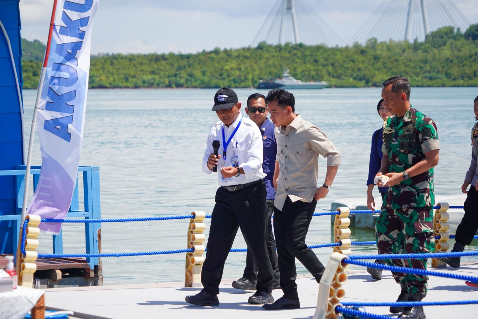 Panen Perdana Lobster di Modeling Budi Daya Balai Perikanan Budidaya Laut Batam bersama Wakil Presiden RI