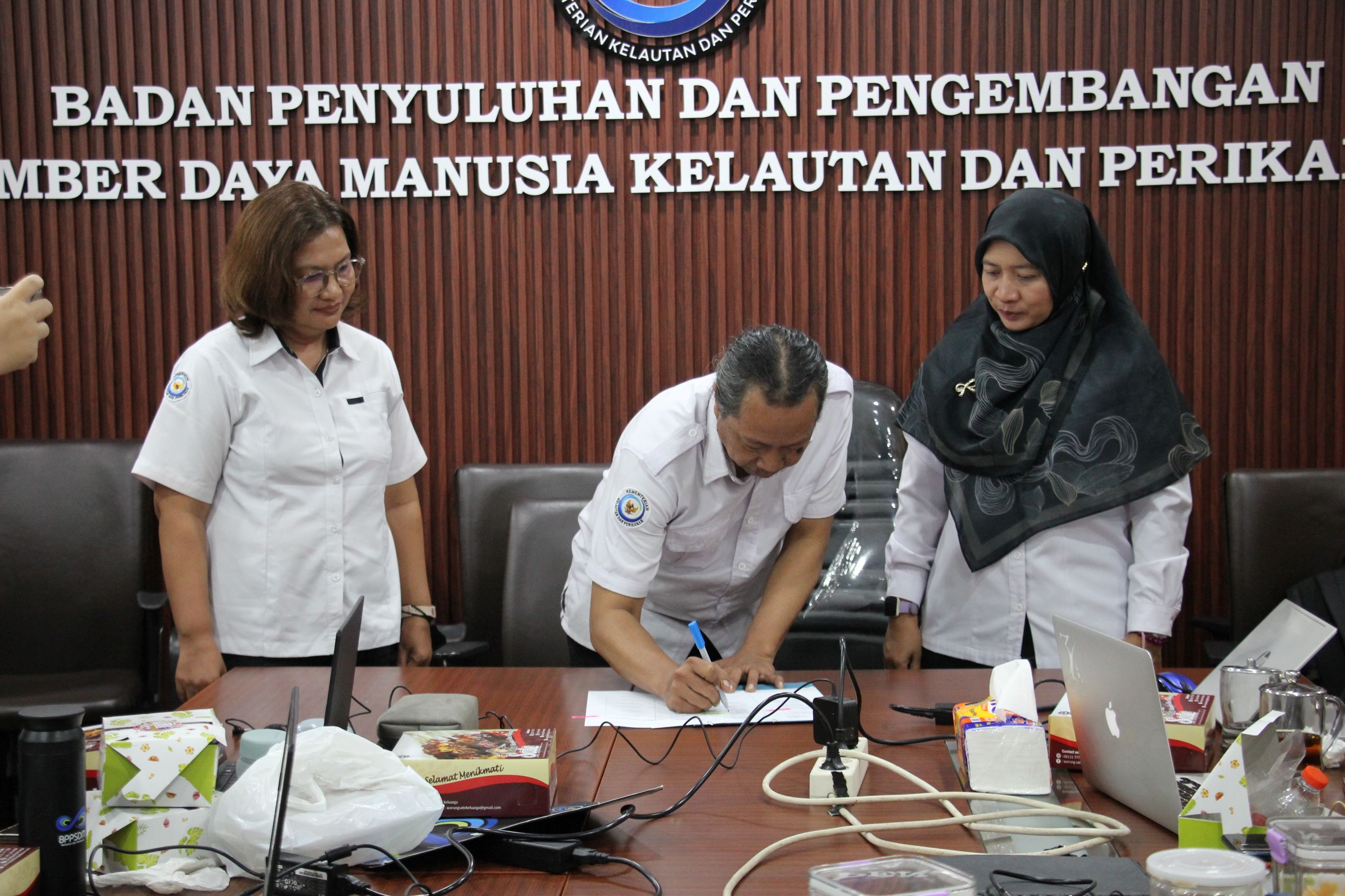 Penyelenggaraan Peninjauan Kembali Standar Pelayanan Publik Terkait Pelayanan Publikasi Jurnal