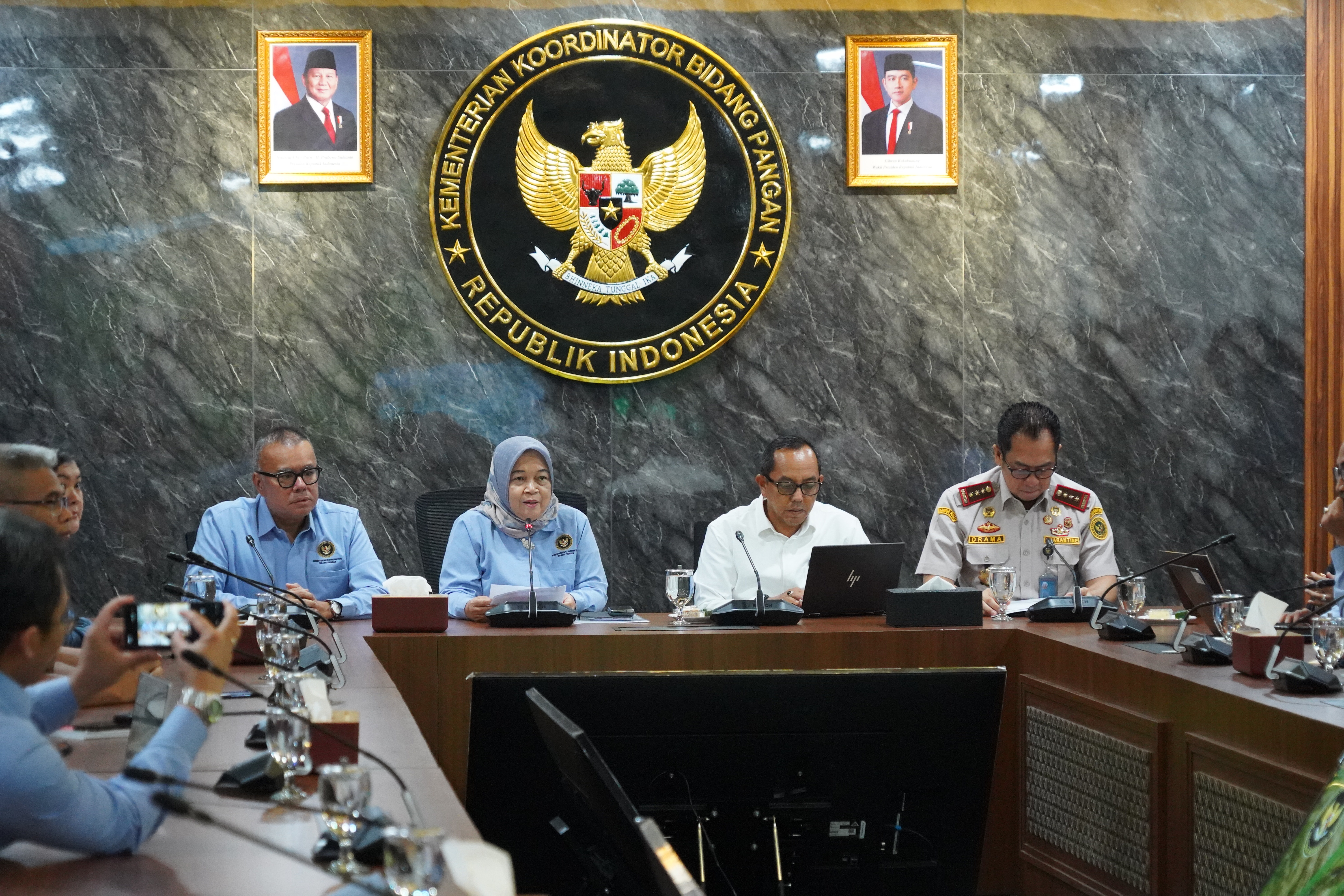 Penyerahan Sertifikat Pelepasan Produk udang yang telah Lolos Uji Mutu dan Radionuklida CS-137