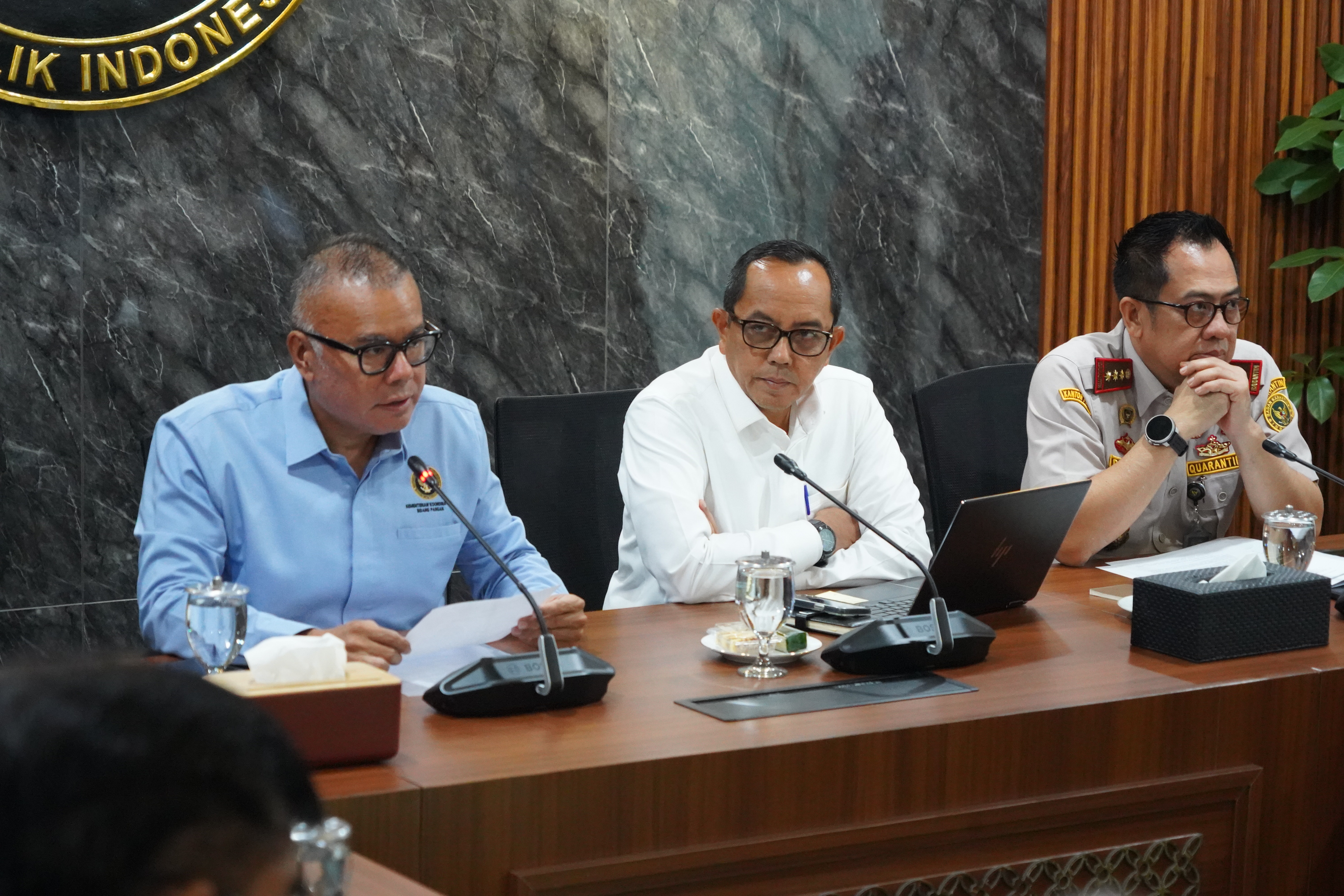 Penyerahan Sertifikat Pelepasan Produk udang yang telah Lolos Uji Mutu dan Radionuklida CS-137