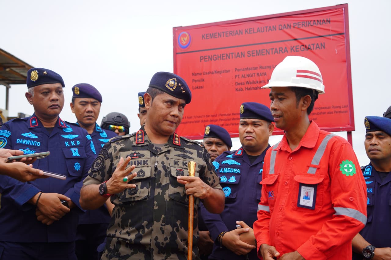 Dirjen PSDKP Segel Lima Lokasi Pemanfaatan Ruang Laut Ilegal di Malut dan Kepri