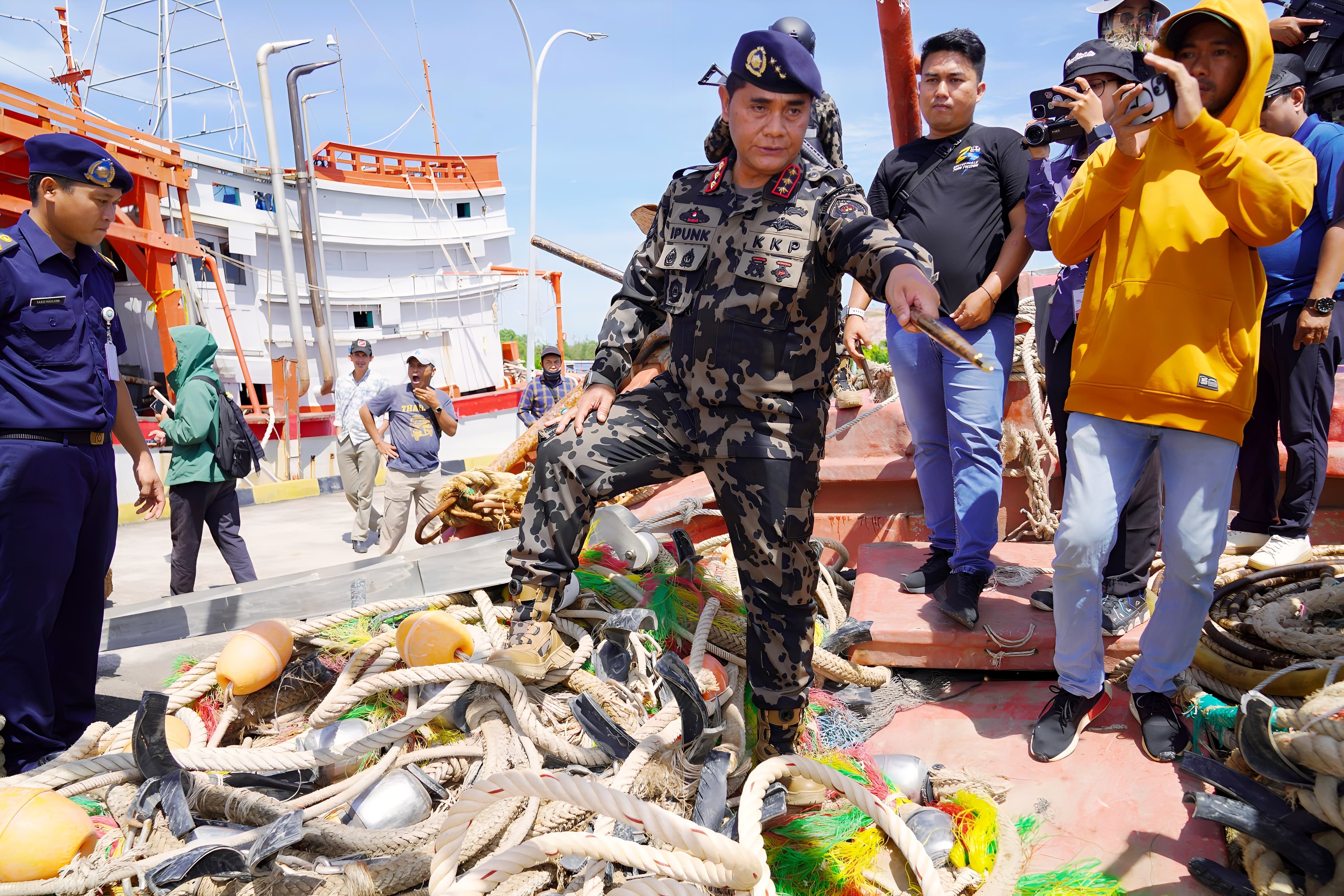 KKP Tangkap Kapal Ikan Asing Berbendera Vietnam di Laut Natuna Utara