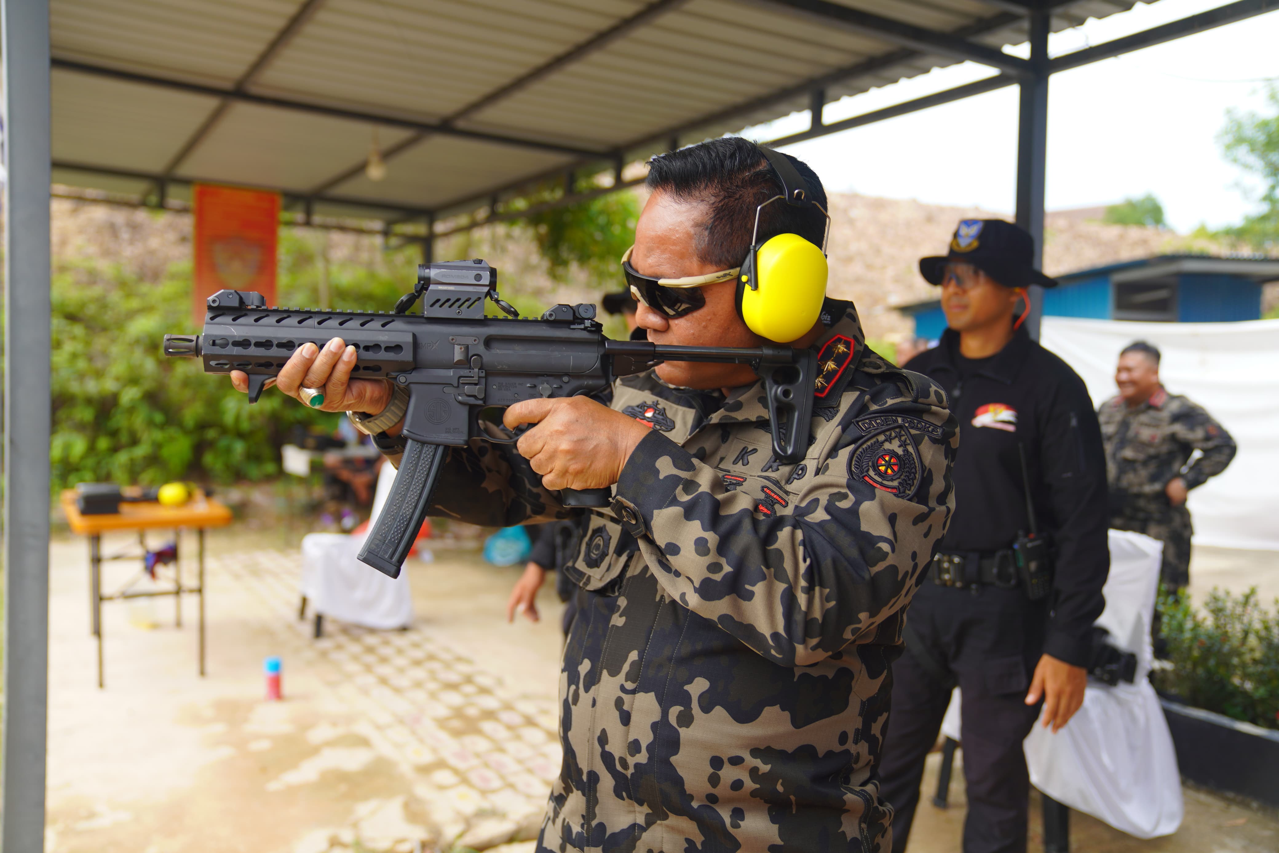 Penyegaran Kemampuan Teknis Menembak Awak Kapal Negara Wilayah Barat Tahun 2025