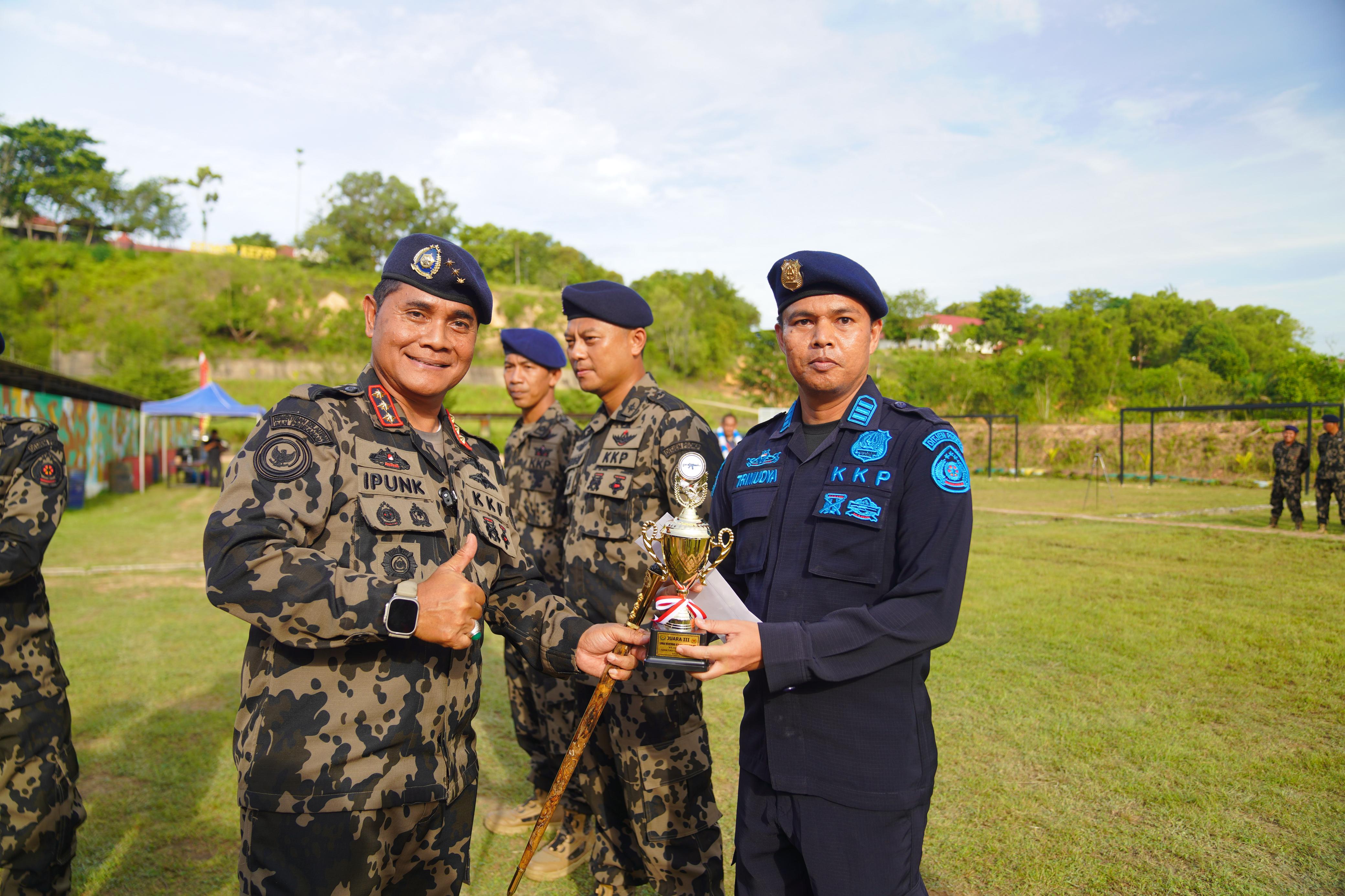 Penyegaran Kemampuan Teknis Menembak Awak Kapal Negara Wilayah Barat Tahun 2025