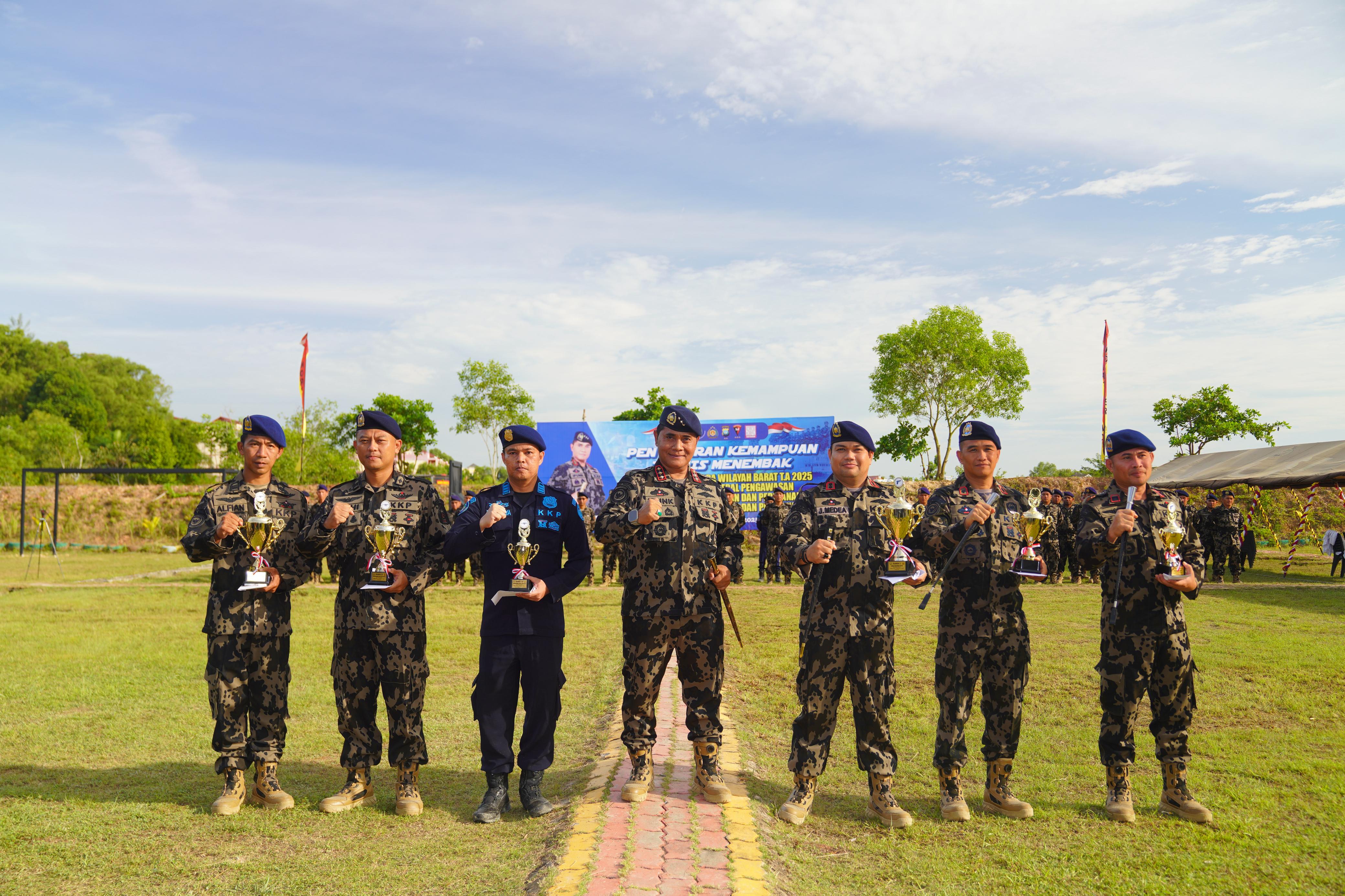 Penyegaran Kemampuan Teknis Menembak Awak Kapal Negara Wilayah Barat Tahun 2025
