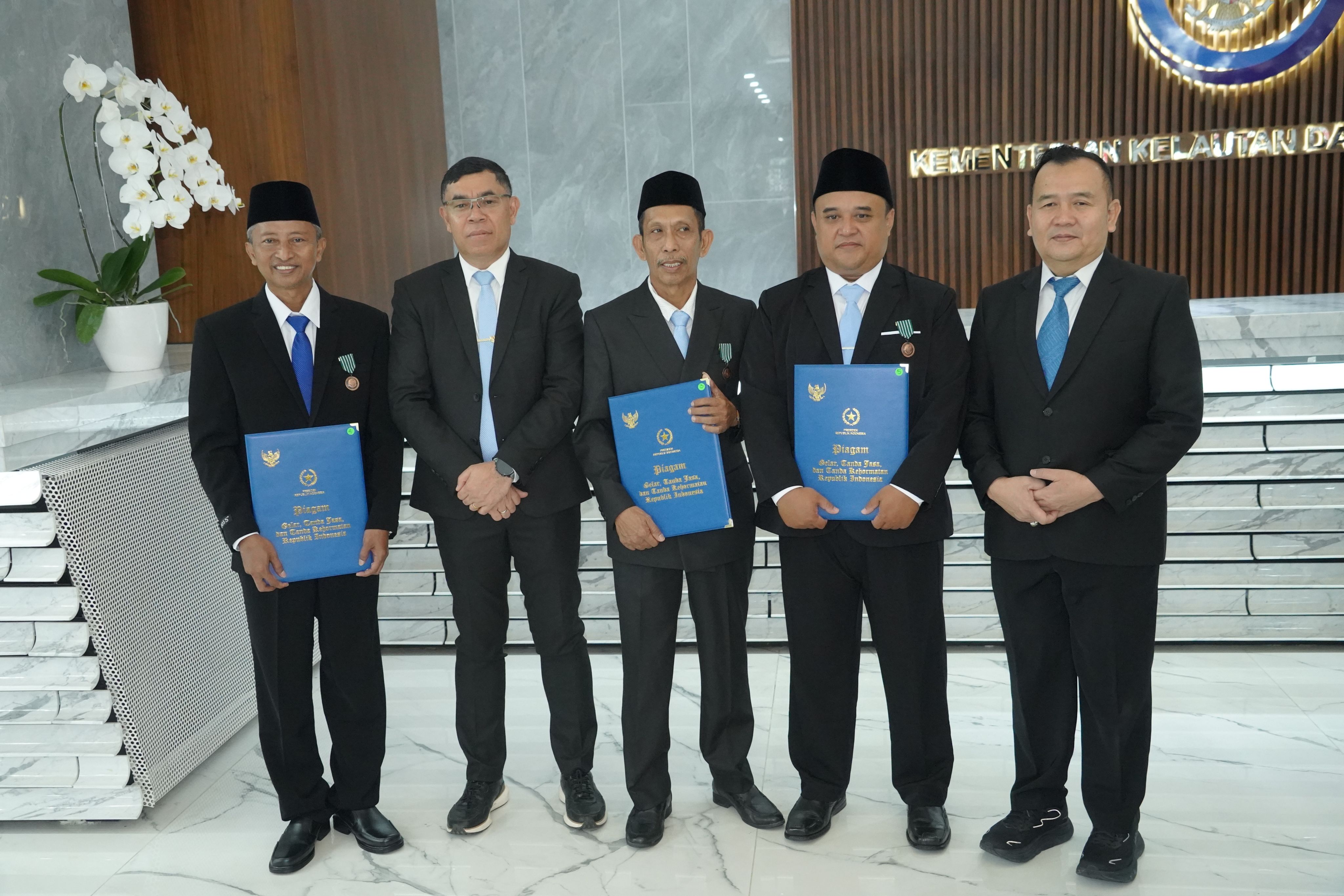 Penyematan Tanda Kehormatan Satylancana Wira Karya Tahun 2025