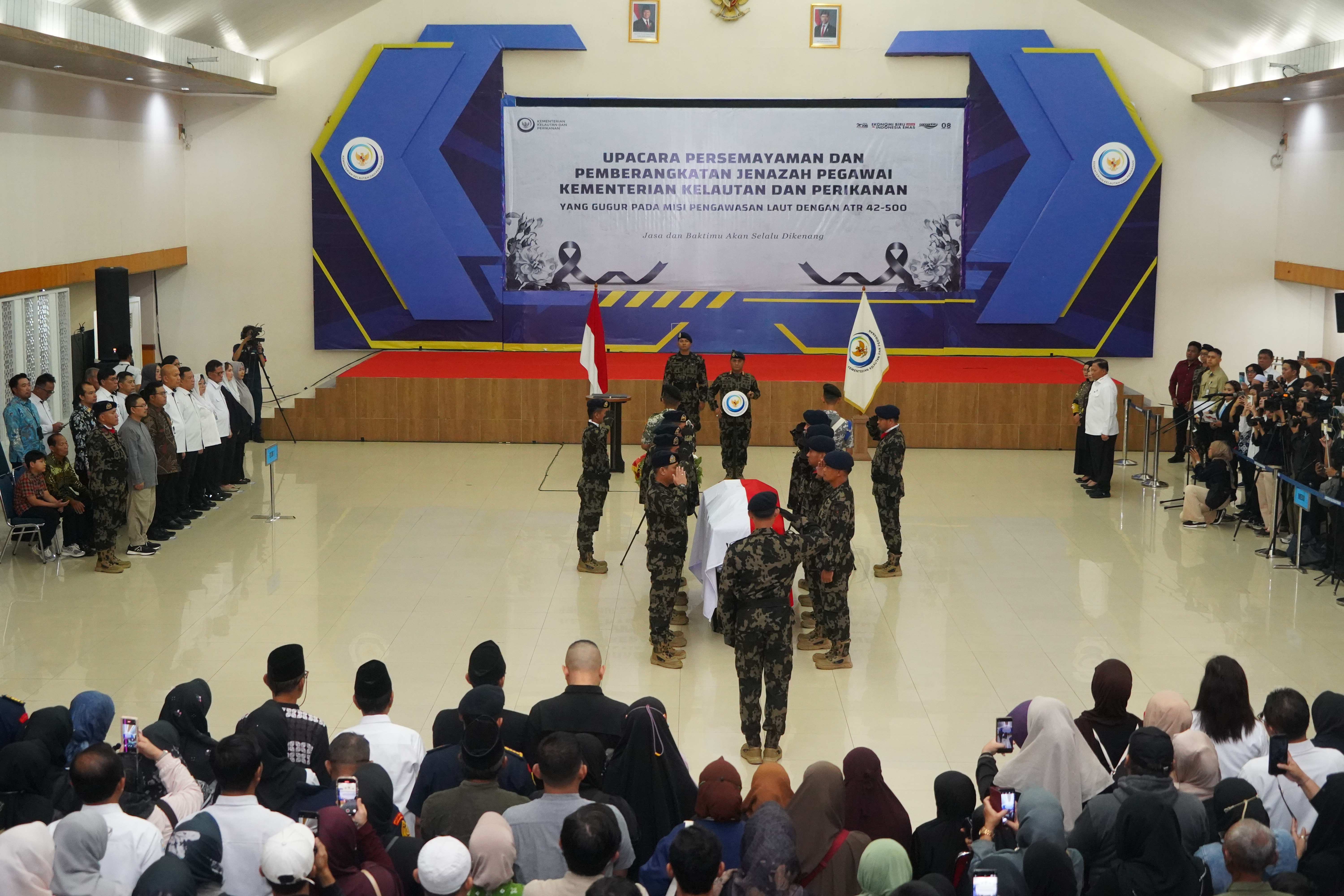 Upacara Persemayaman dan Pemberangkatan Jenazah Pegawai KKP yang Gugur pada Misi Pengawasan Laut dengan ATR 42 - 500