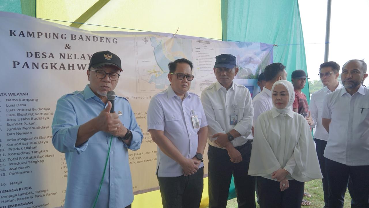 Kunjunga Kerja Menteri Koordinator Bidang Pangan ke Kampung Perikanan Budi Daya Bandeng di Gresik, Jawa Timur