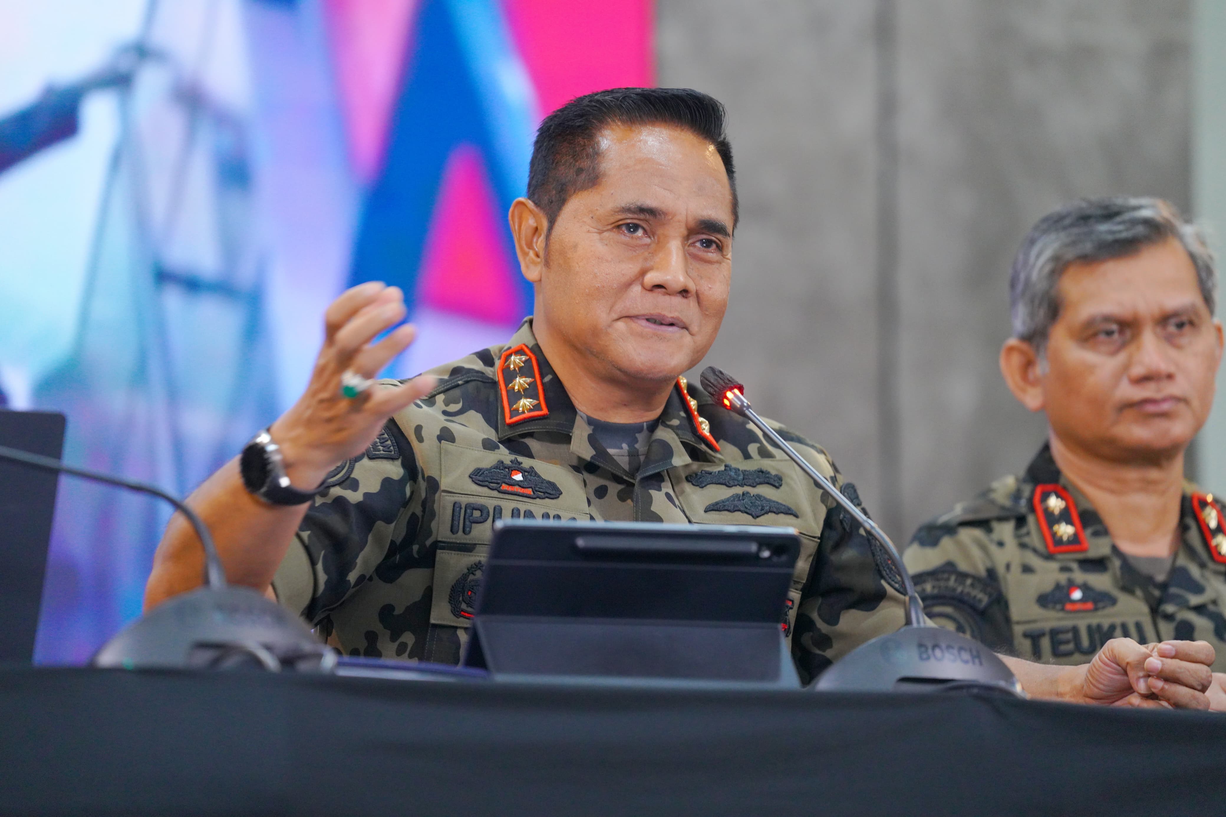 Konferensi Pers Penyegelan Kegiatan Pemanfaatan Pulau-Pulau Kecil dan Penangkapan Kapal Ikan Asing Pelaku Ilegal Fishing