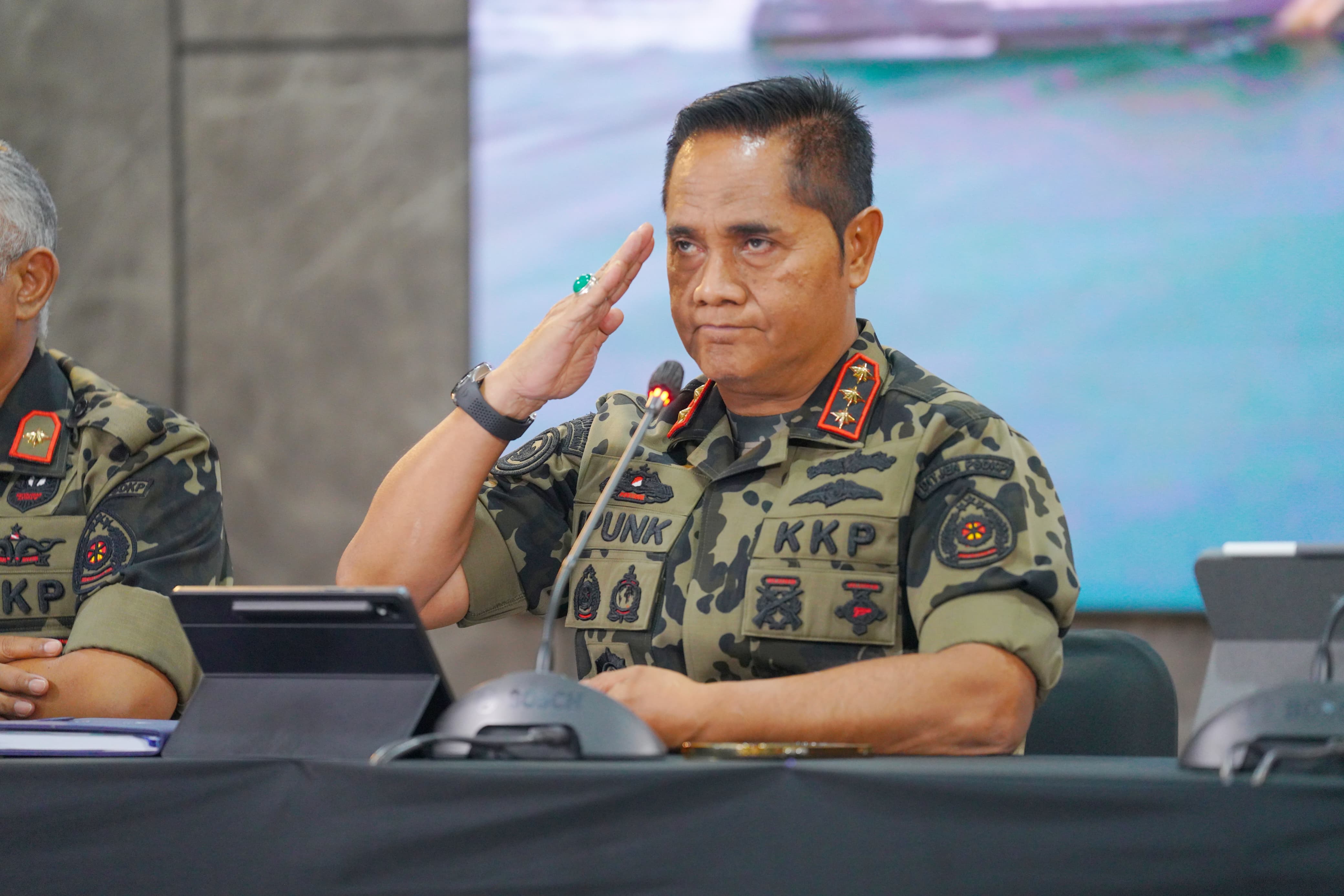 Konferensi Pers Penyegelan Kegiatan Pemanfaatan Pulau-Pulau Kecil dan Penangkapan Kapal Ikan Asing Pelaku Ilegal Fishing