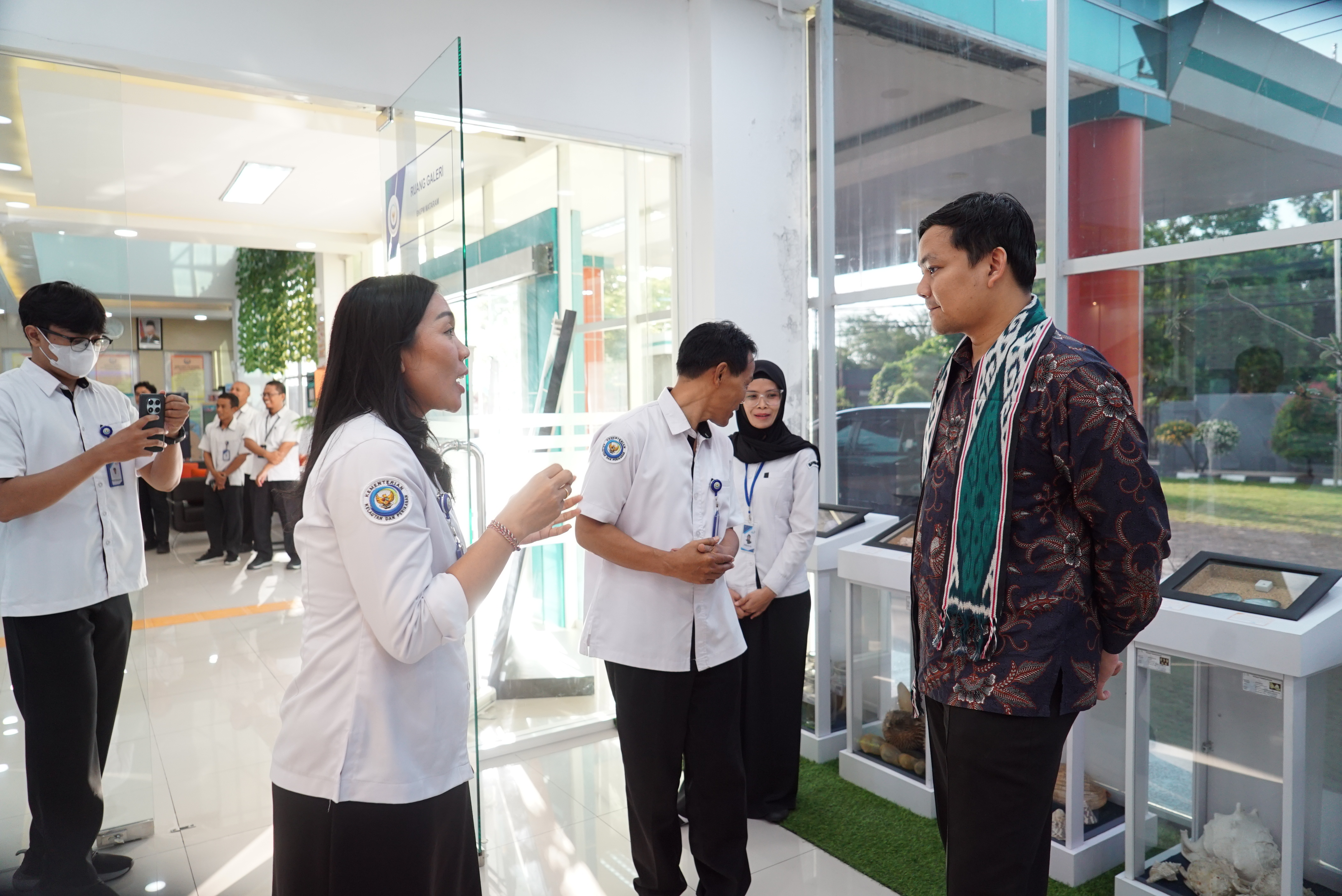 Pembinaan Kelembagaan PPID melalui Visitasi Komisioner KI Pusat dan PPID Kementerian di BPPMHKP Mataram dan BPBL Lombok