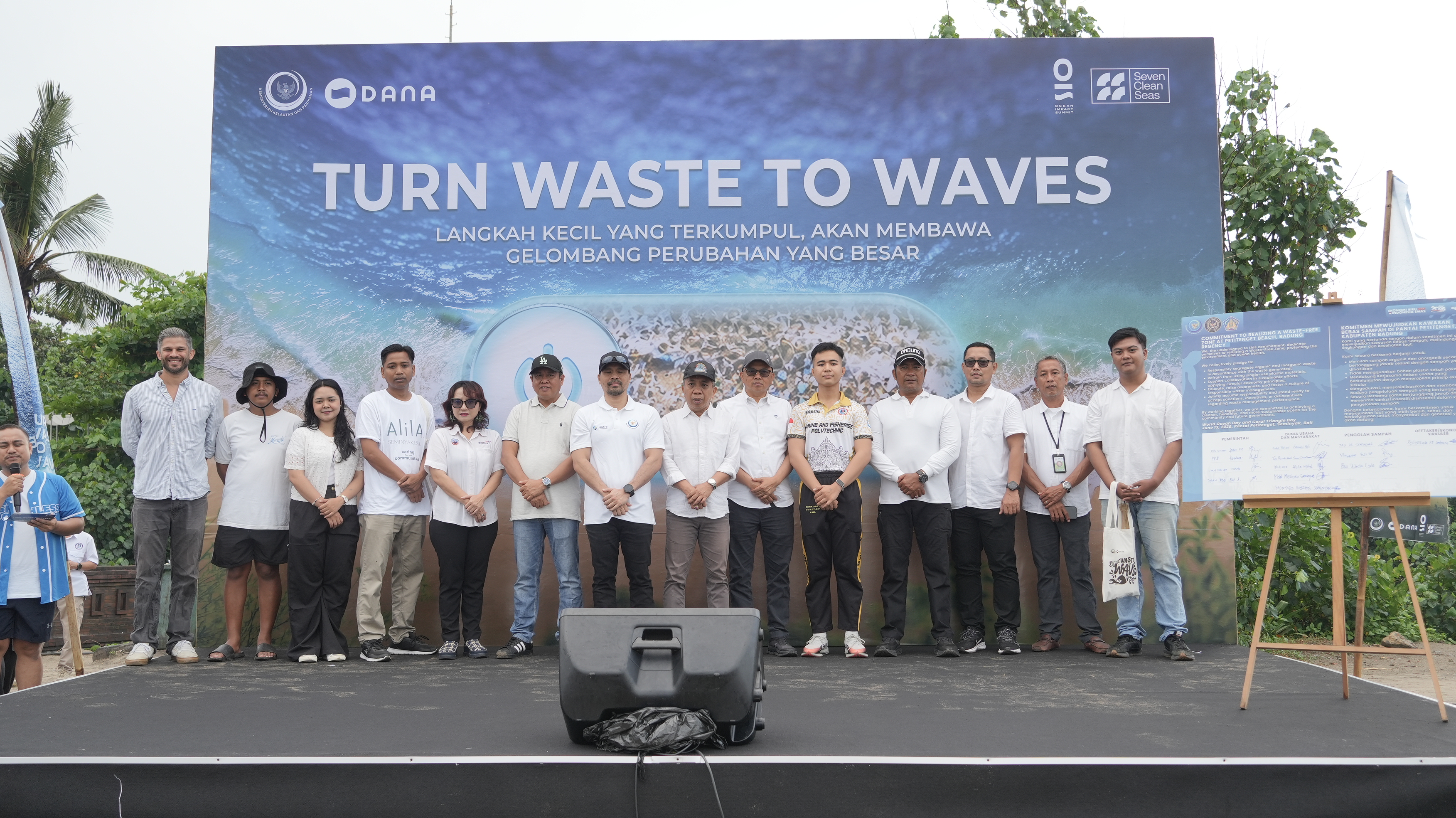 KKP bersama dana dan mitra menyelenggarakan aksi bersih pantai bertajuk Turn the Tide: Waste to Waves