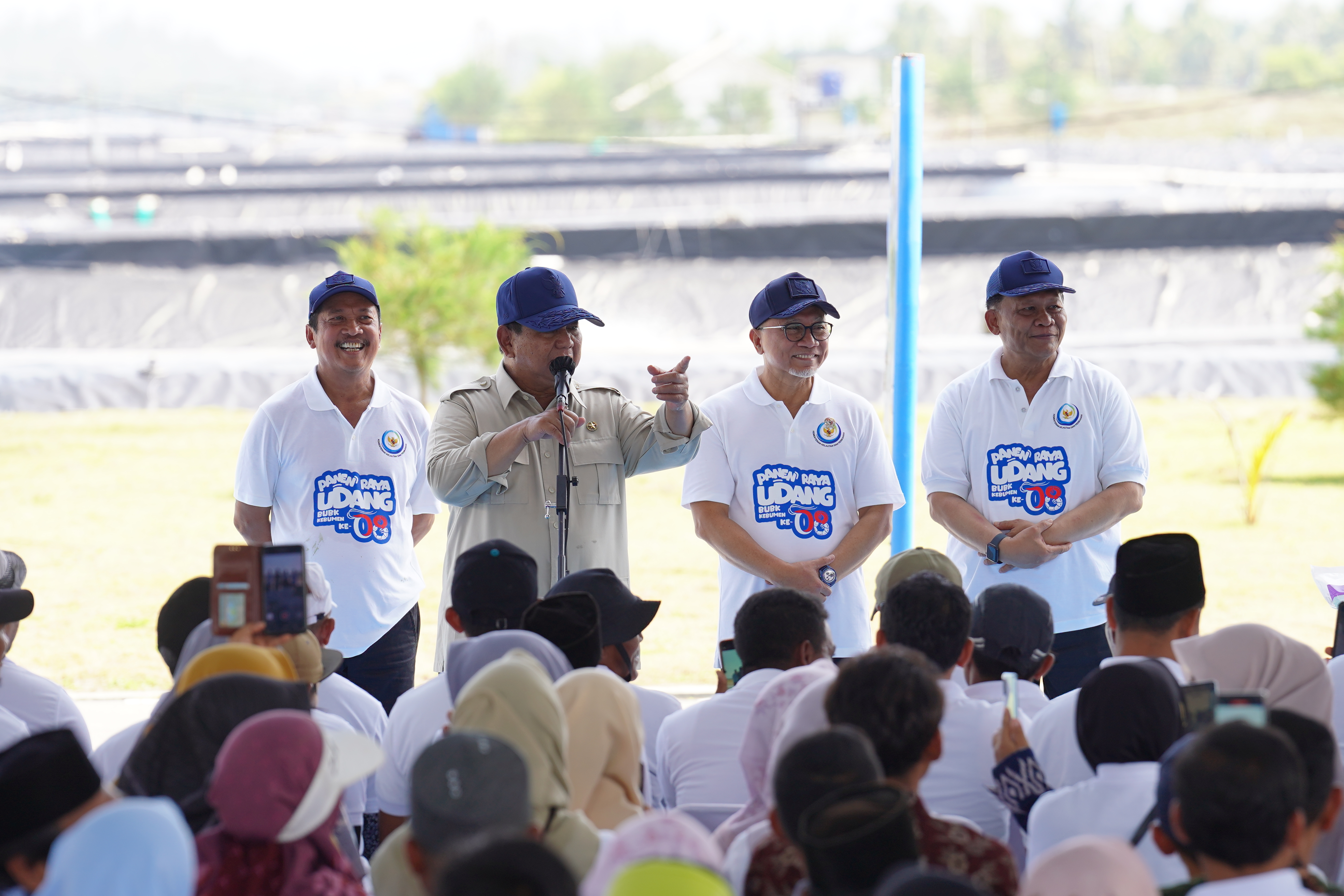 Presiden Prabowo Panen Raya Udang Vannamei di BUBK Kebumen