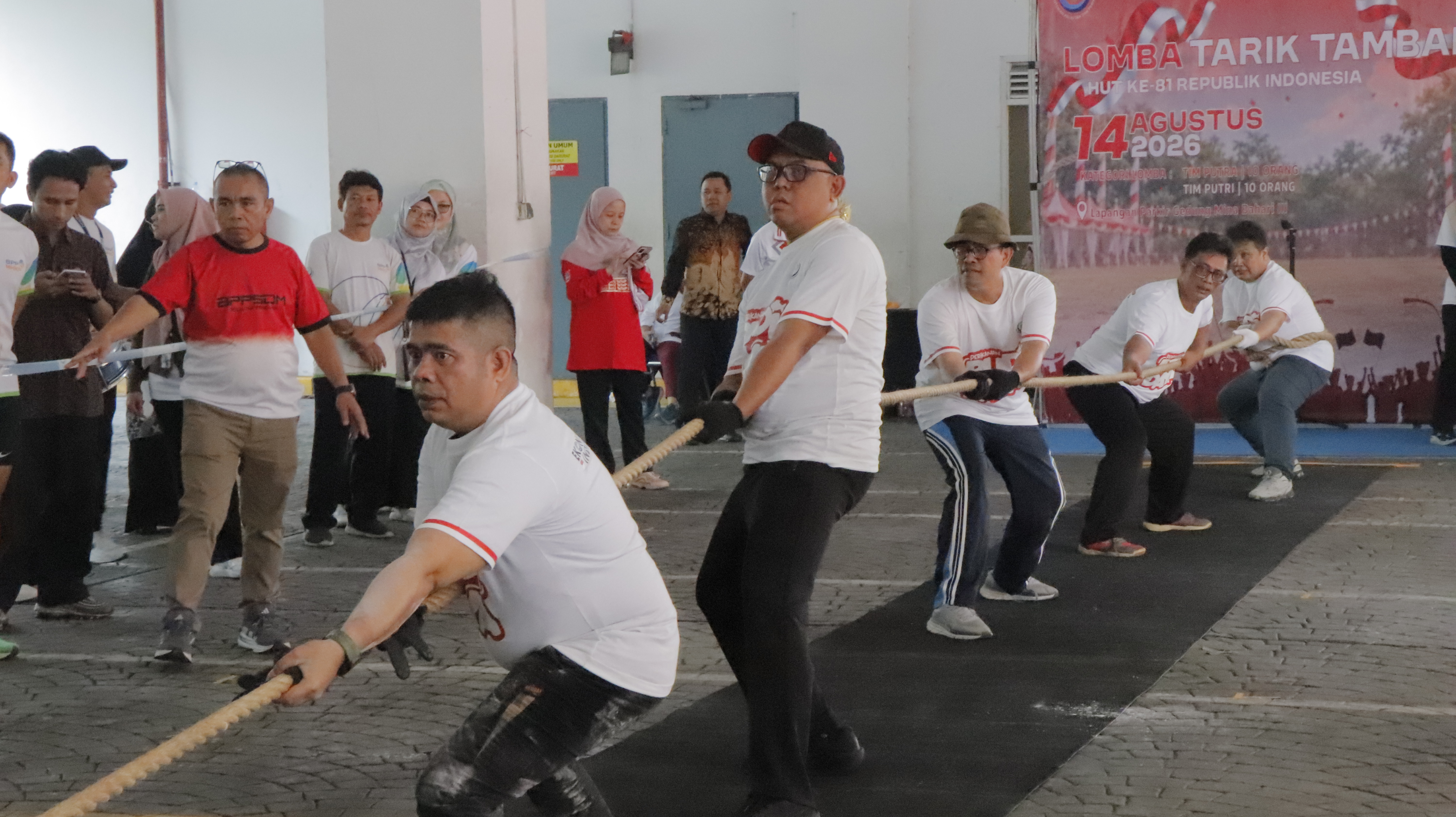 Lomba Tarik Tambang dalam rangka Peringatan HUT ke-81 Republik Indonesia