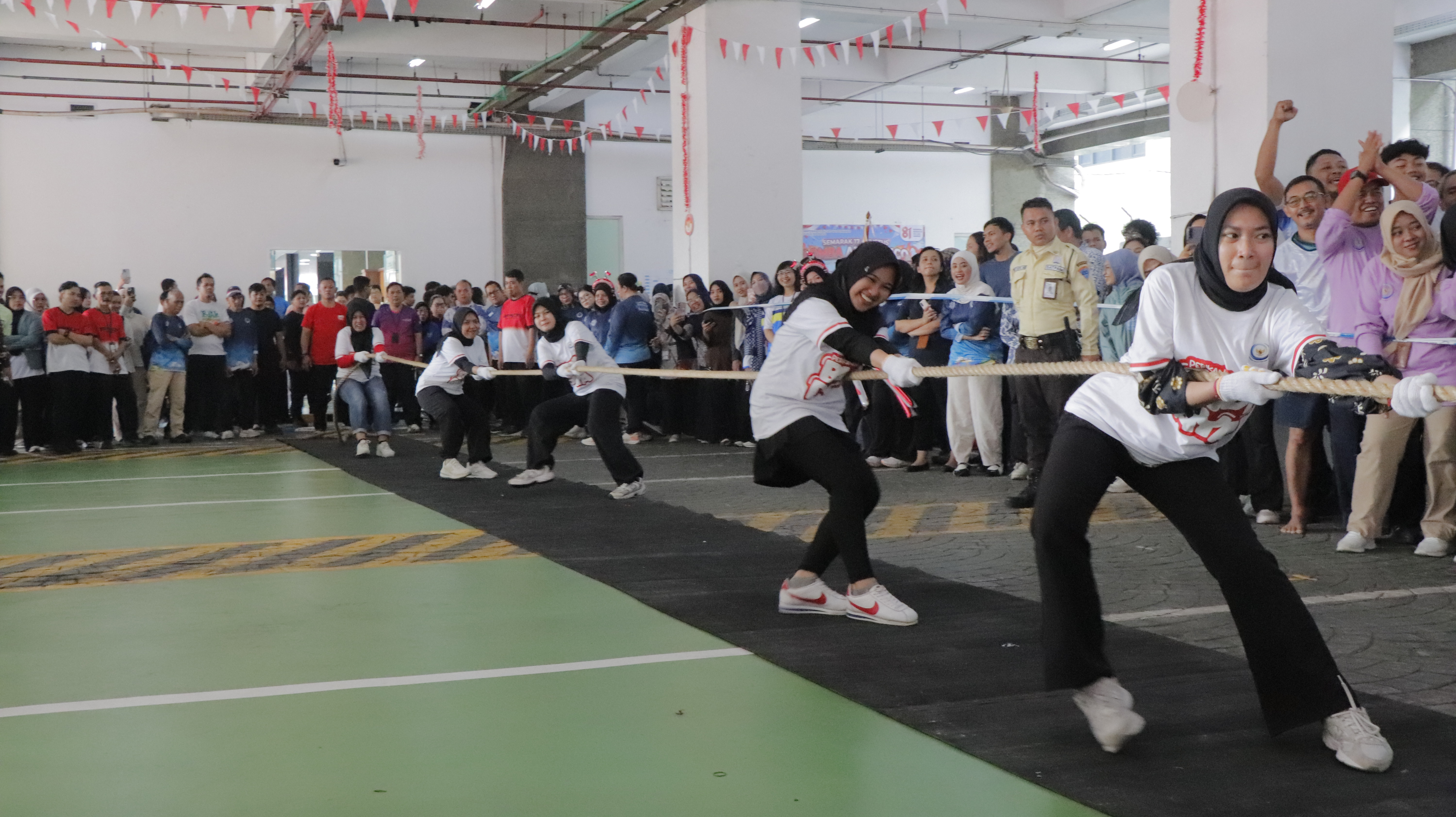 Lomba Tarik Tambang dalam rangka Peringatan HUT ke-81 Republik Indonesia