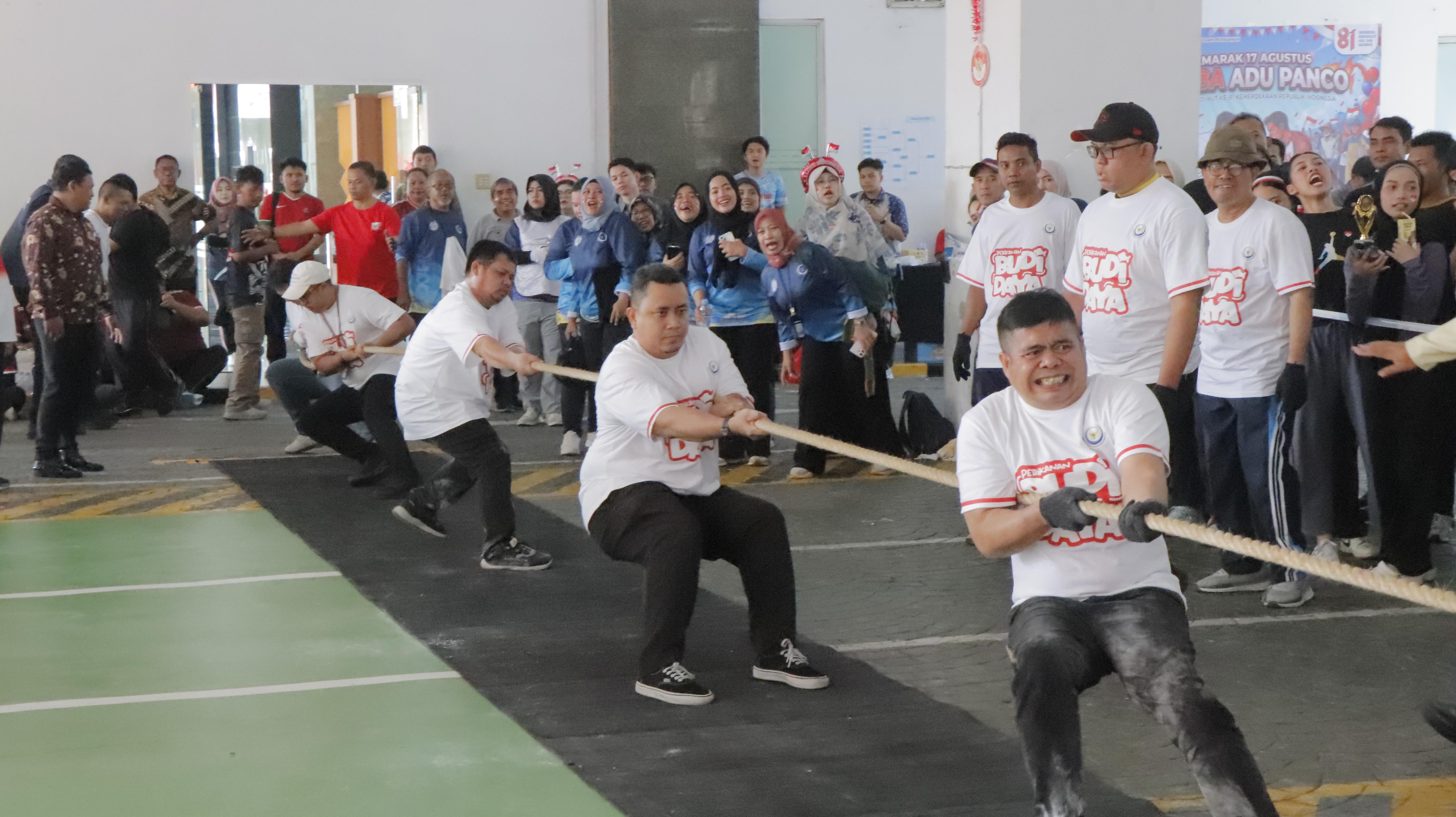Lomba Tarik Tambang dalam rangka Peringatan HUT ke-81 Republik Indonesia