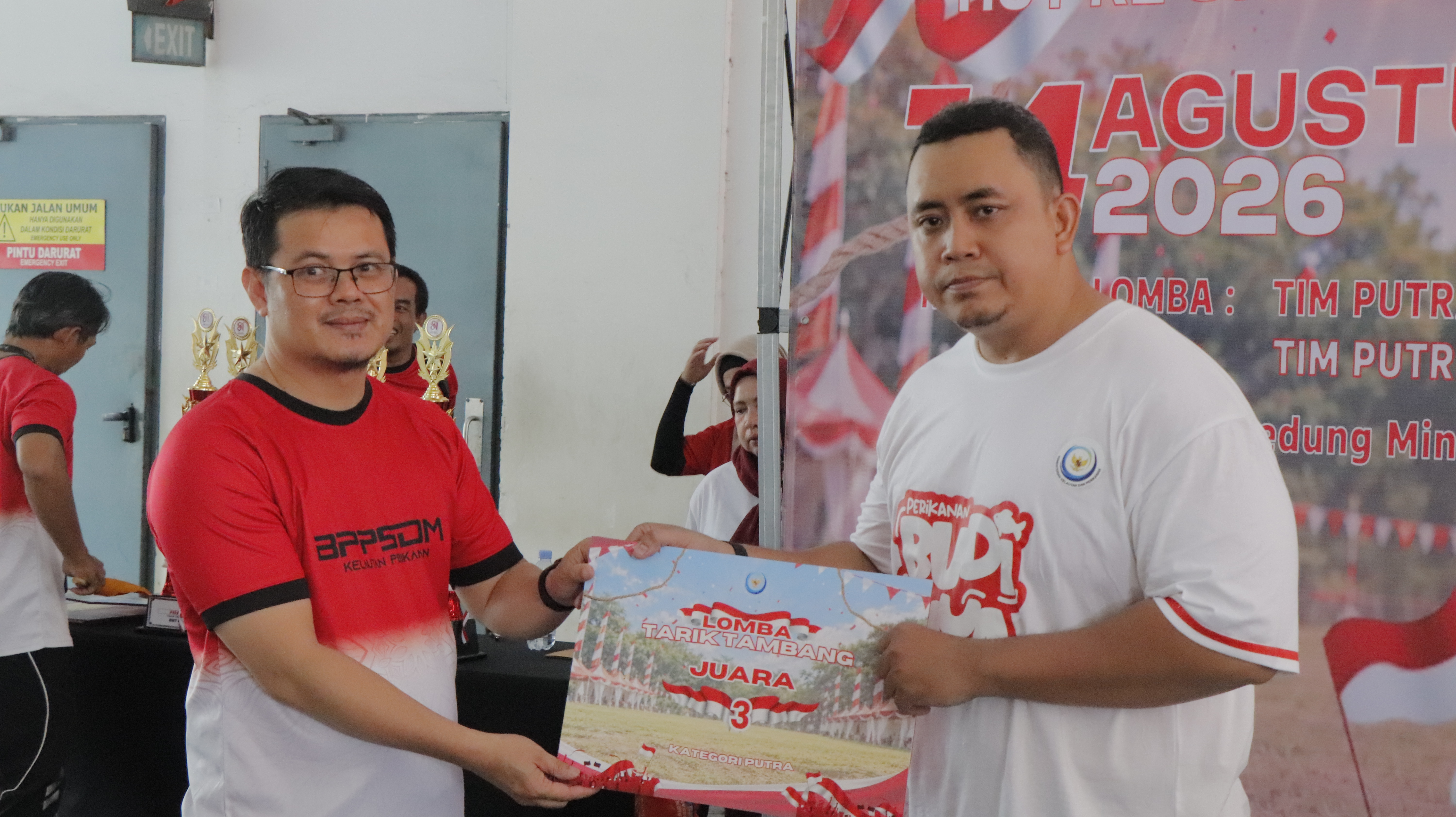 Lomba Tarik Tambang dalam rangka Peringatan HUT ke-81 Republik Indonesia