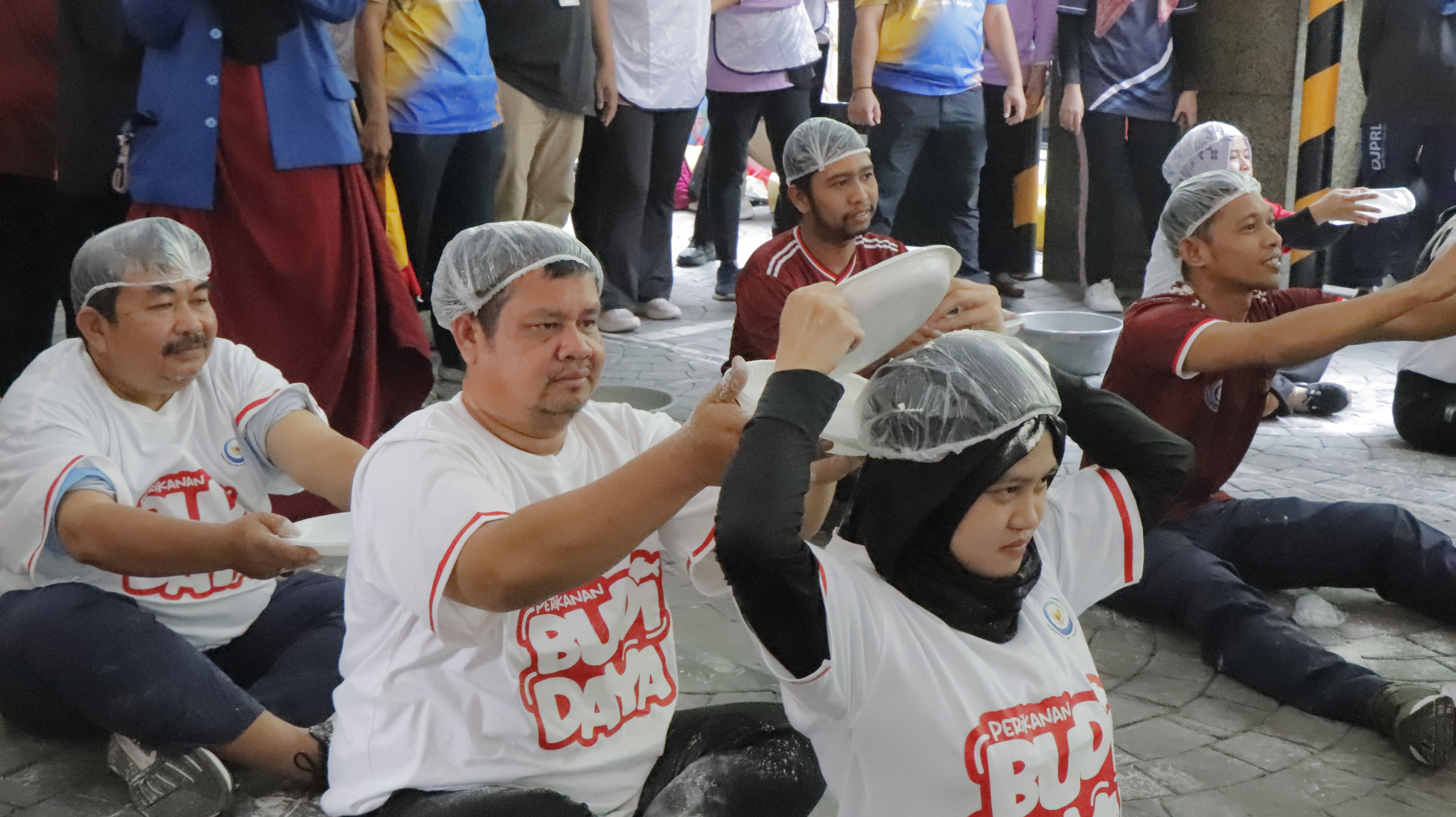 Lomba Estafet Tepung dalam rangka Peringatan HUT ke-81 Republik Indonesia