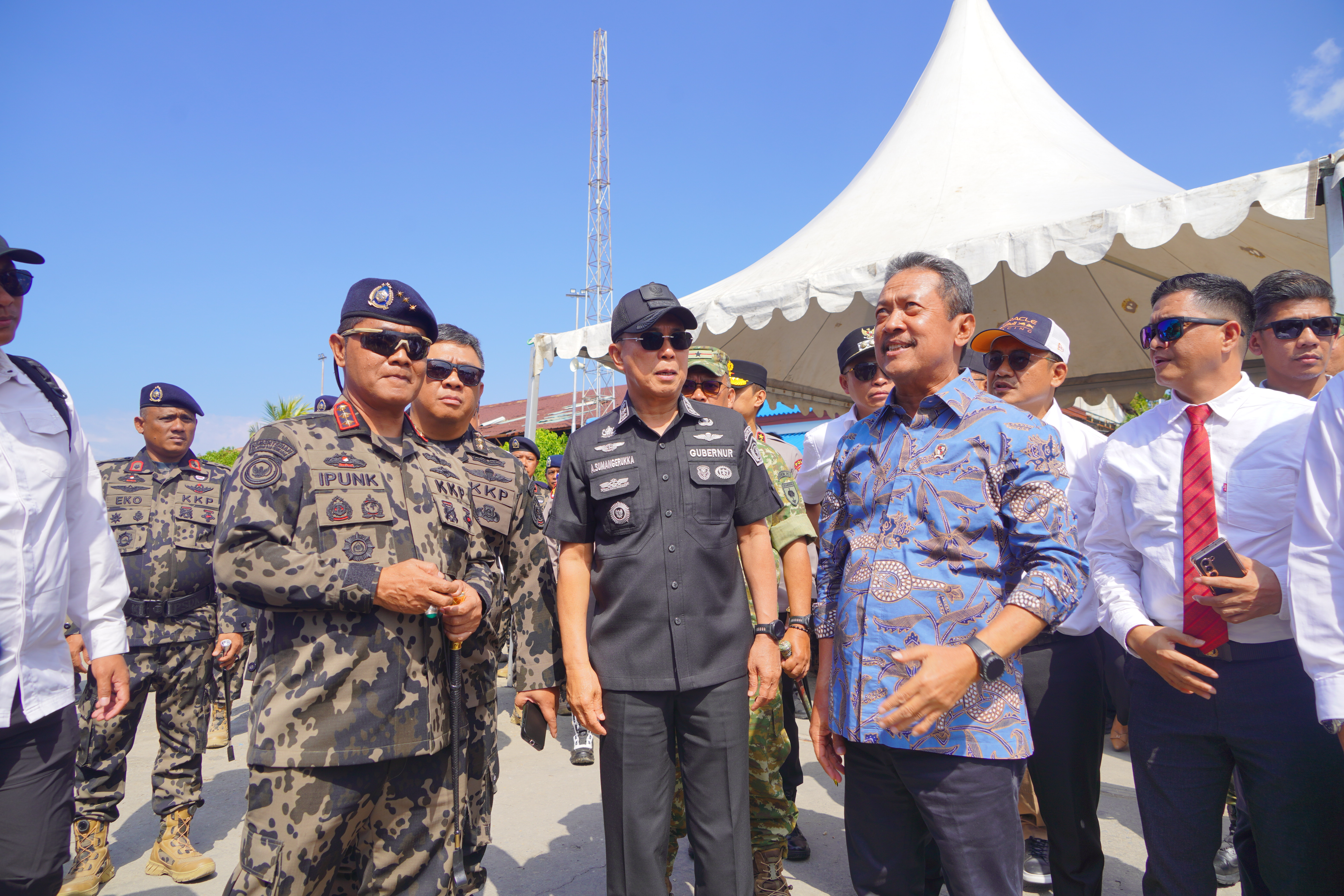 Menteri Trenggono Kerahkan Kapal Pengawas Perikanan Angkut Bantuan Kemanusiaan ke NTT