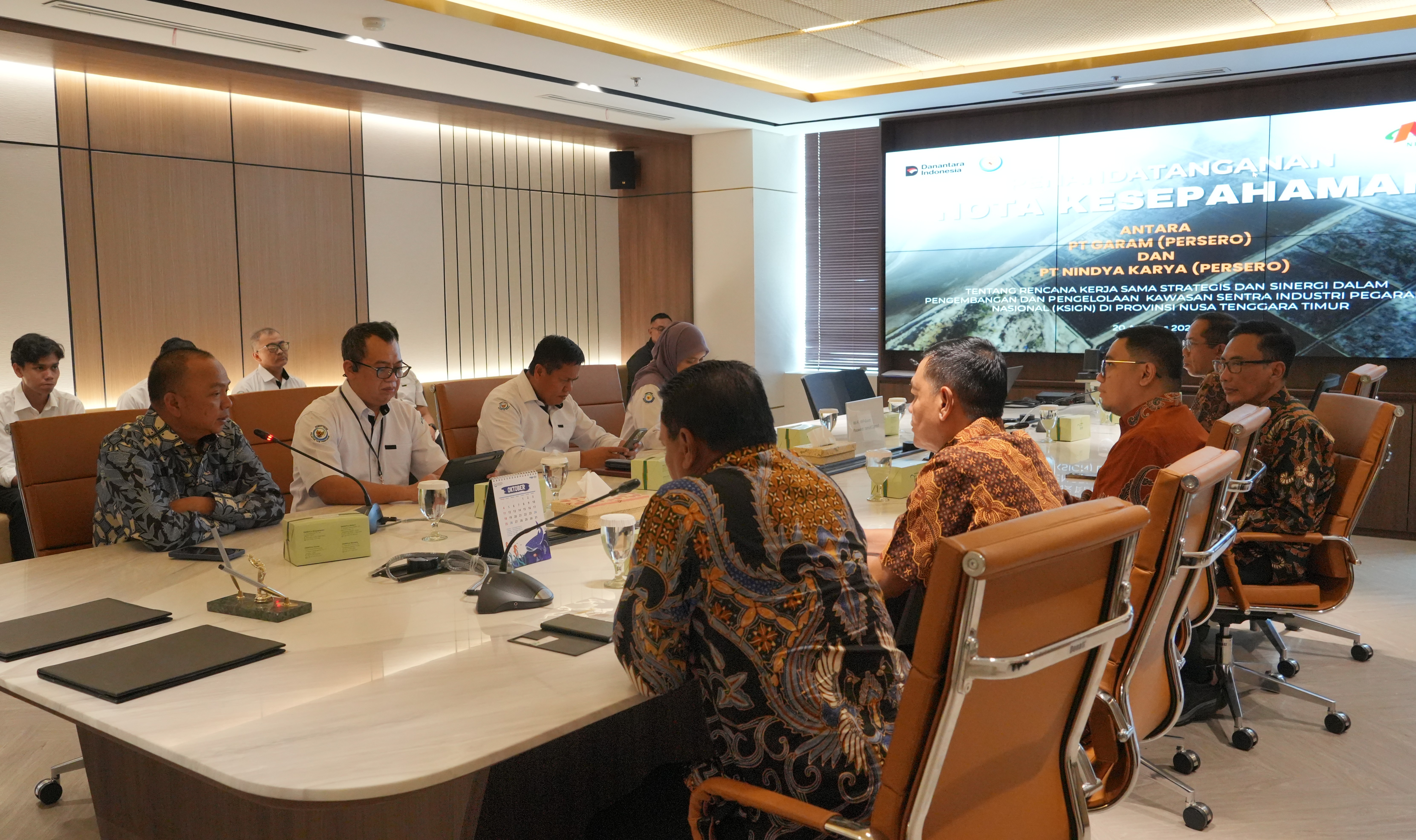Penandatanganan Nota Kesepahaman antara PT Garam (Persero) dan PT Nindya Karya (Persero) dalam mempercepat penguatan industri garam nasional