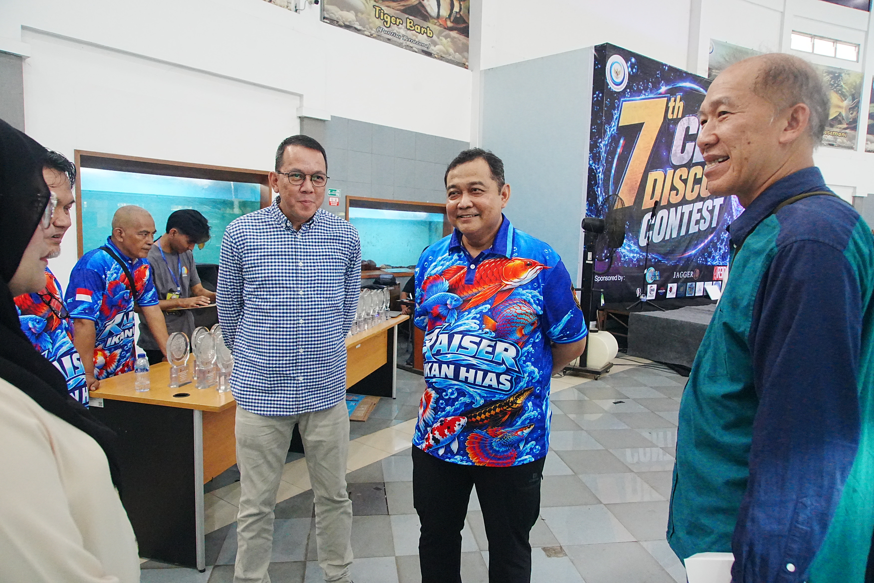Kontes  Ikan  Discus  "The  Glory  of  Discus  Enhancing   Quality,   Inspiring   Community"