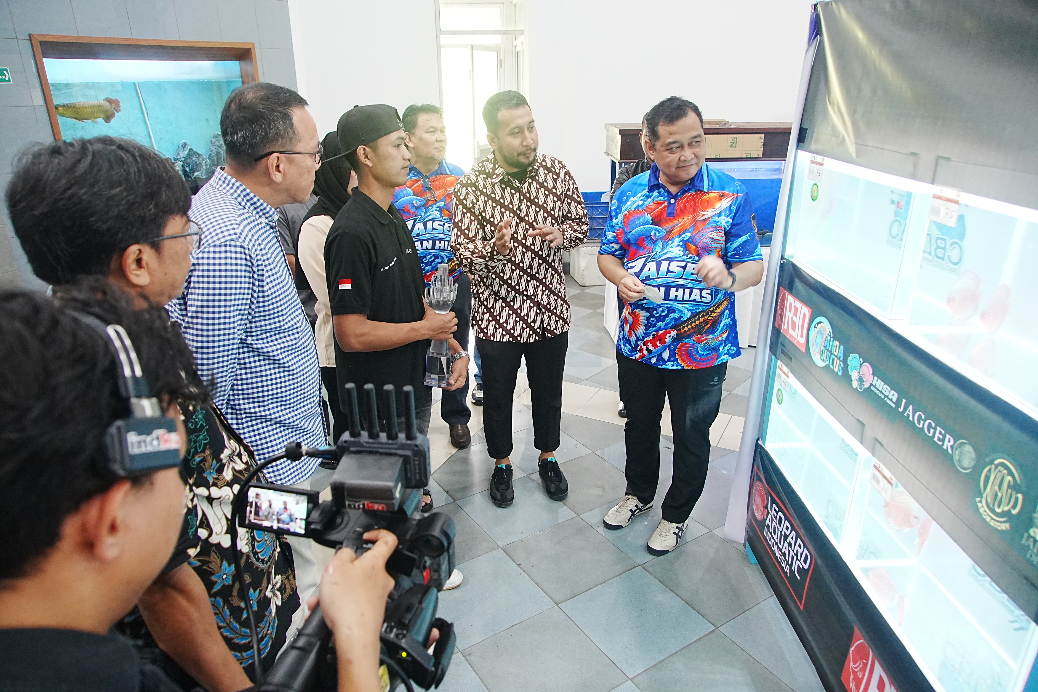 Kontes  Ikan  Discus  "The  Glory  of  Discus  Enhancing   Quality,   Inspiring   Community"