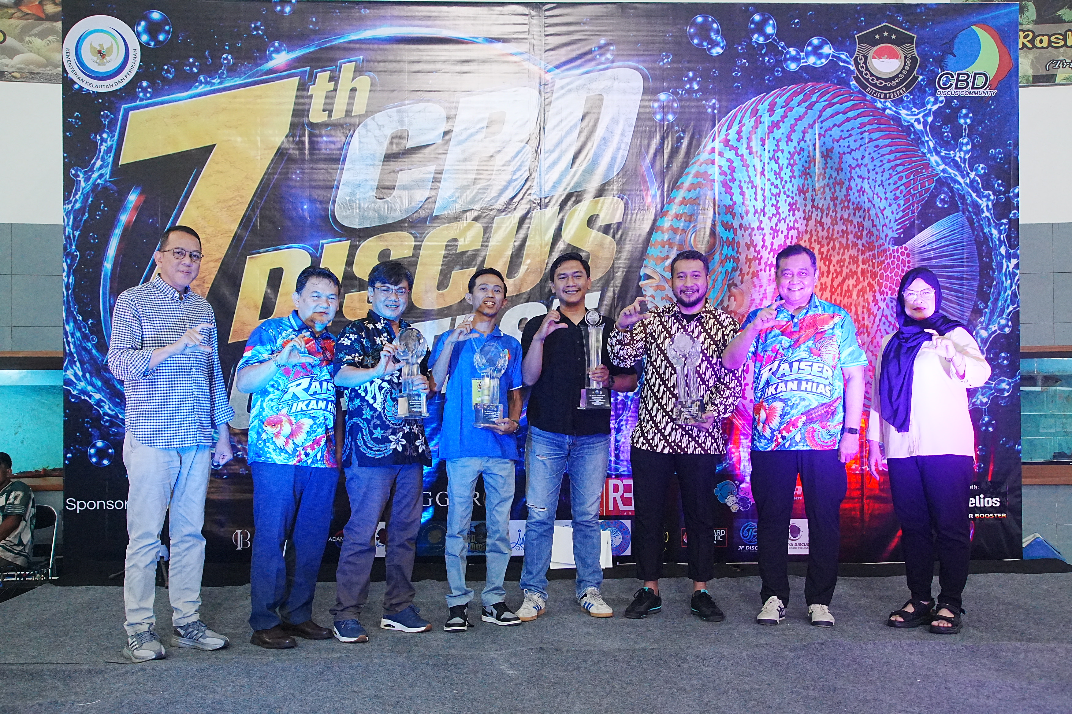 Kontes  Ikan  Discus  "The  Glory  of  Discus  Enhancing   Quality,   Inspiring   Community"